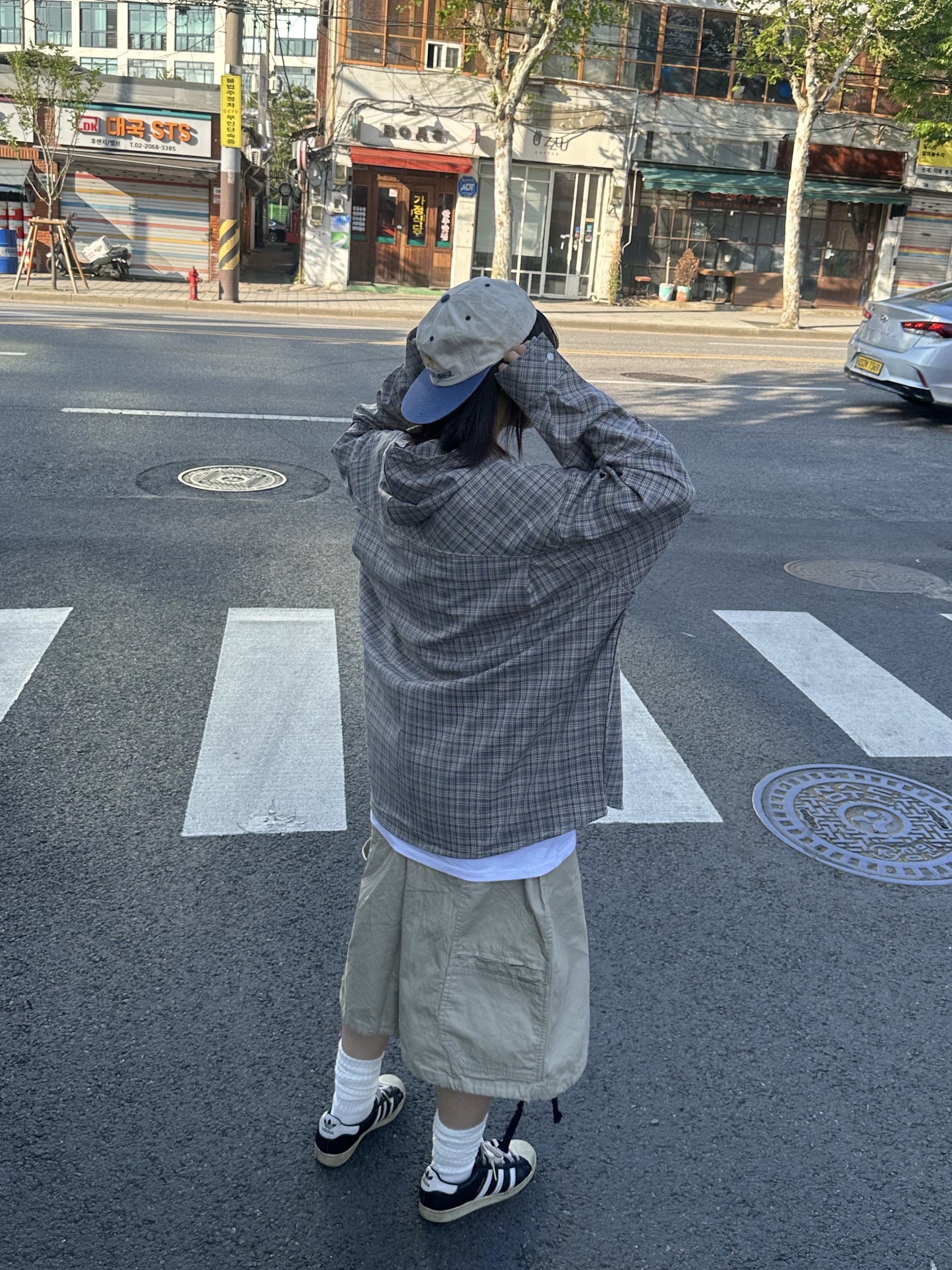 Hello Sunrise Two Tone Washed OG Logo 6Panel Cap Beige & Vintage Blue, Adidas Superstar Premium Black White 착용 스타일 - 7