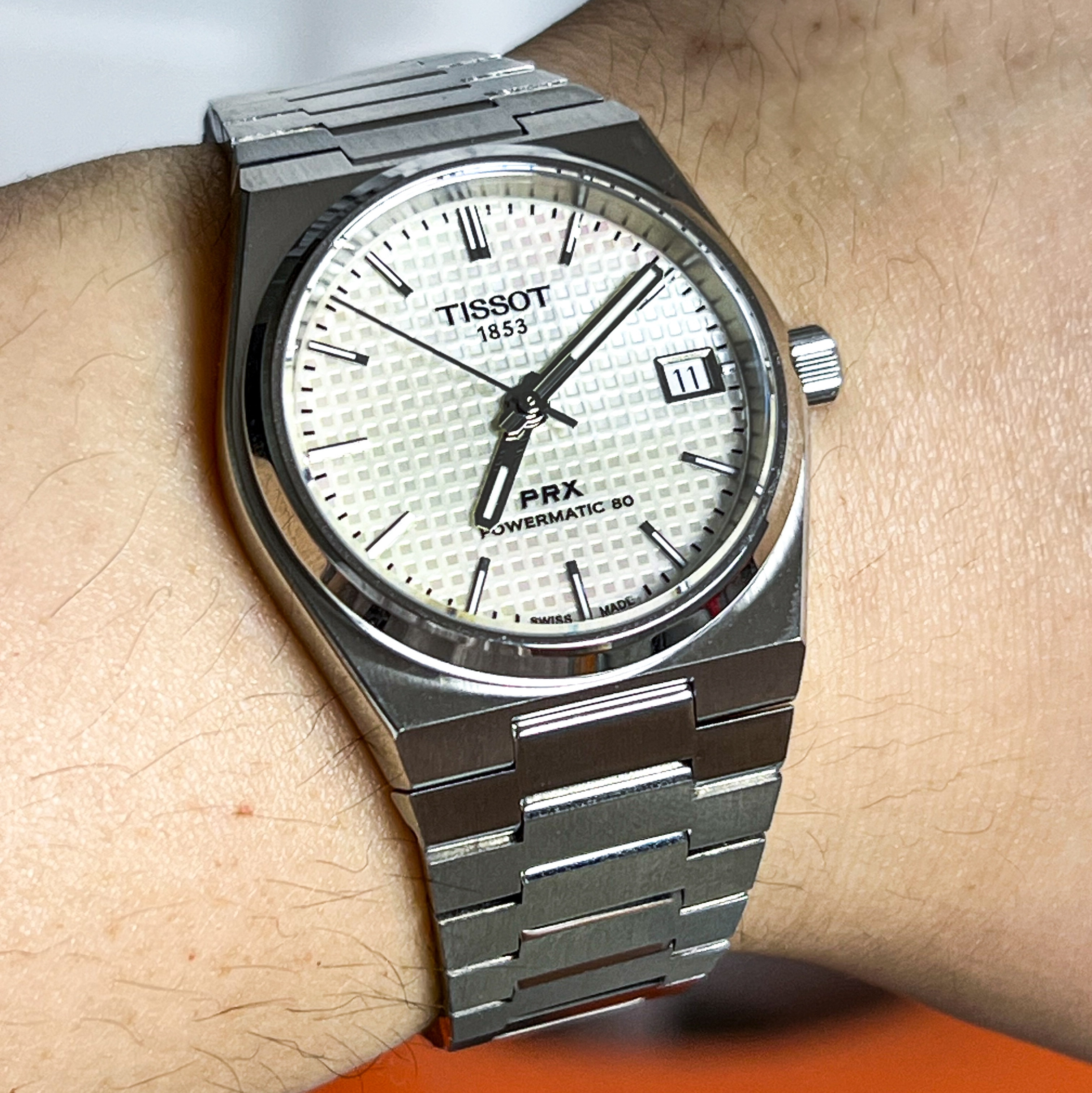 Tissot PRX Powermatic 80 35mm Steel Mother of Pearl, Chanel J12 Watch Caliber 12.1 38mm White Diamond Indicators 착용 스타일 - 3
