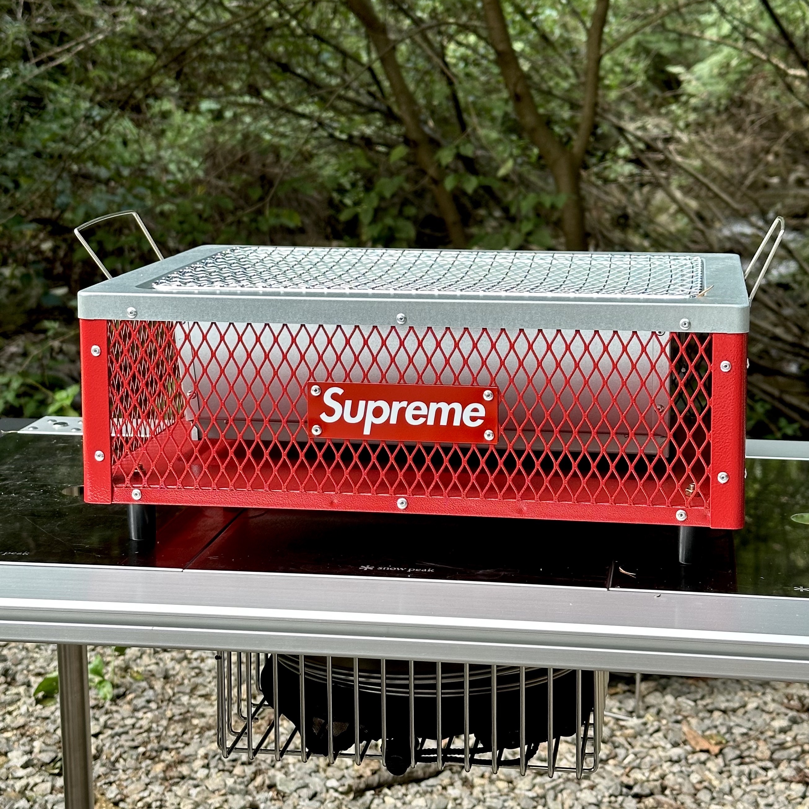 슈프림 x 콜맨 차콜 그릴 레드 - 23SS | Supreme | KREAM