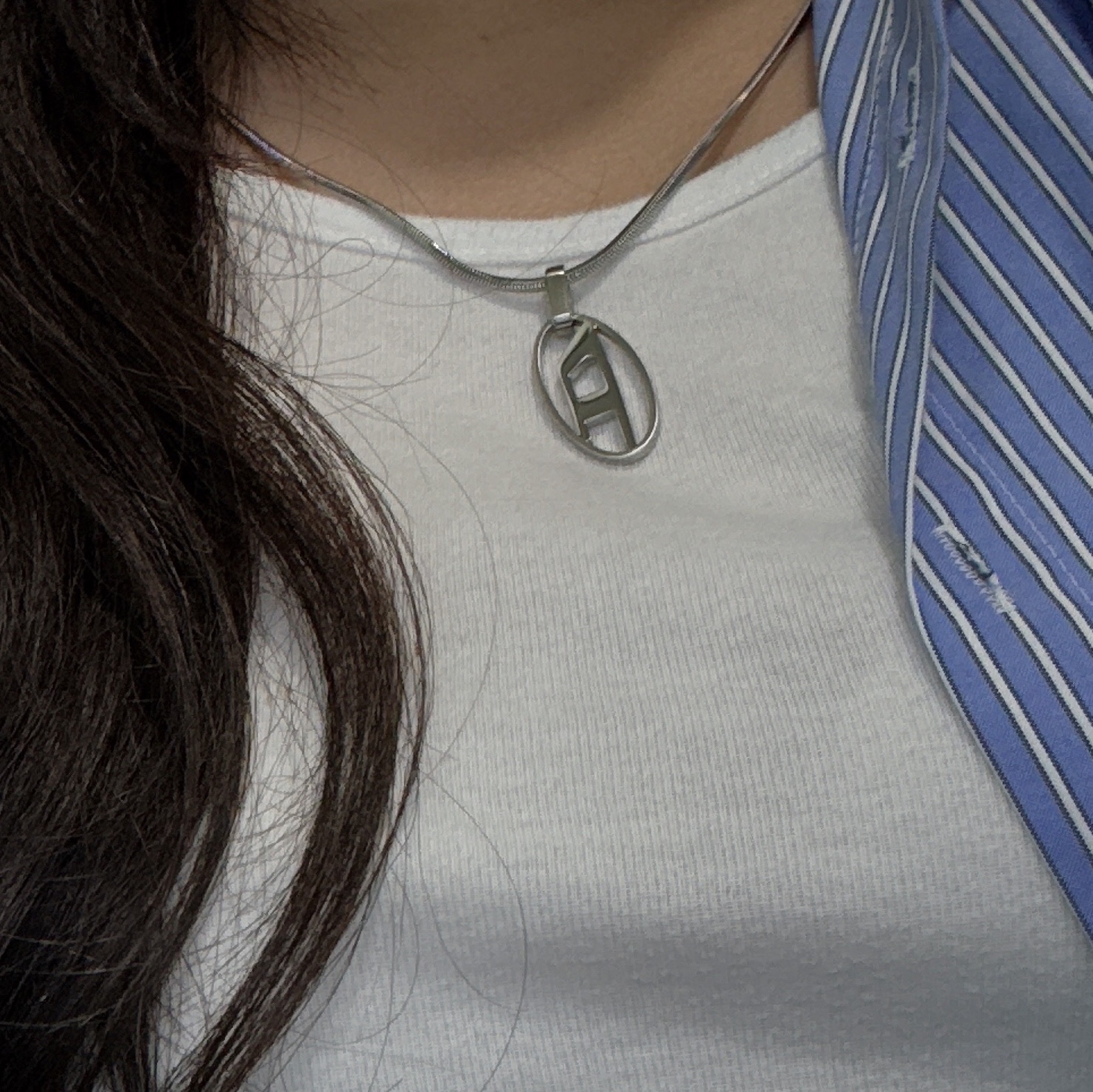 Diesel Dx1342 Stainless Steel Pendant Necklace Silver 착용 스타일