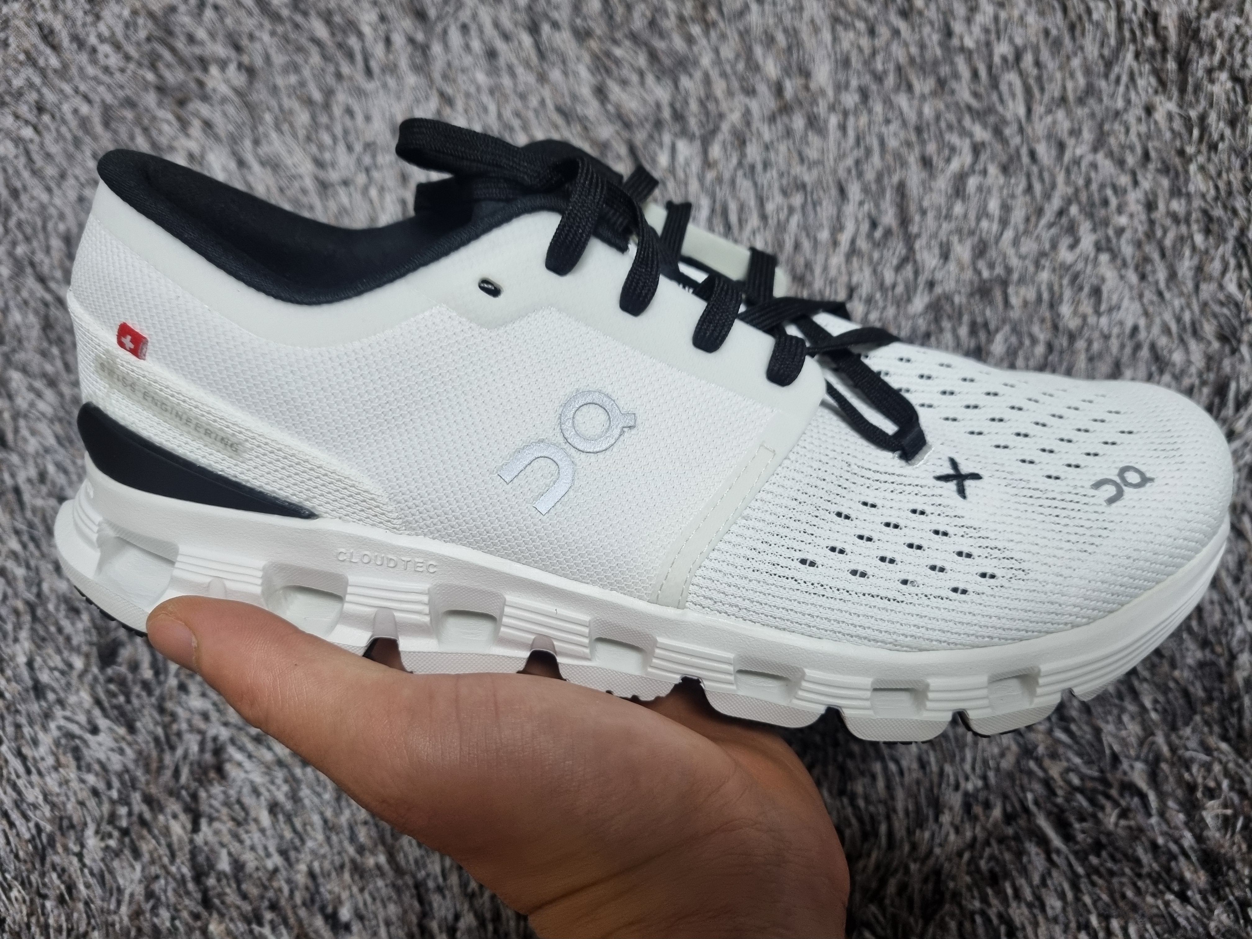 On Running Cloud X 4 Ivory Black 착용 스타일