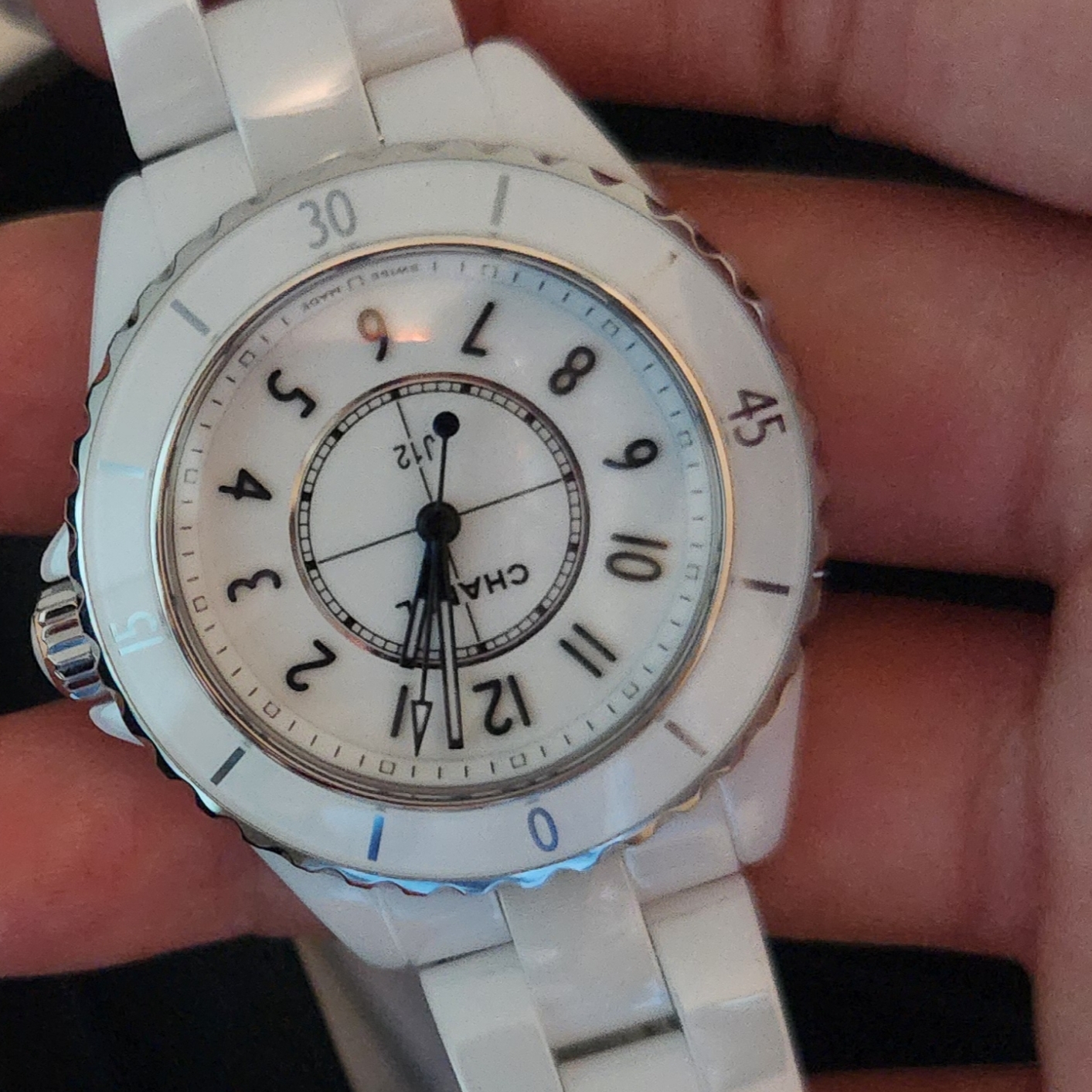 Chanel J12 Watch 33mm Quartz White 착용 스타일