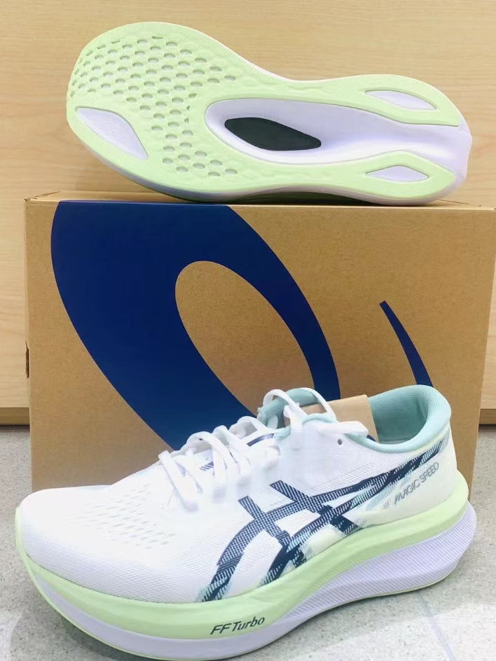 Asics Magic Speed 4 White Blue Expanse 착용 스타일