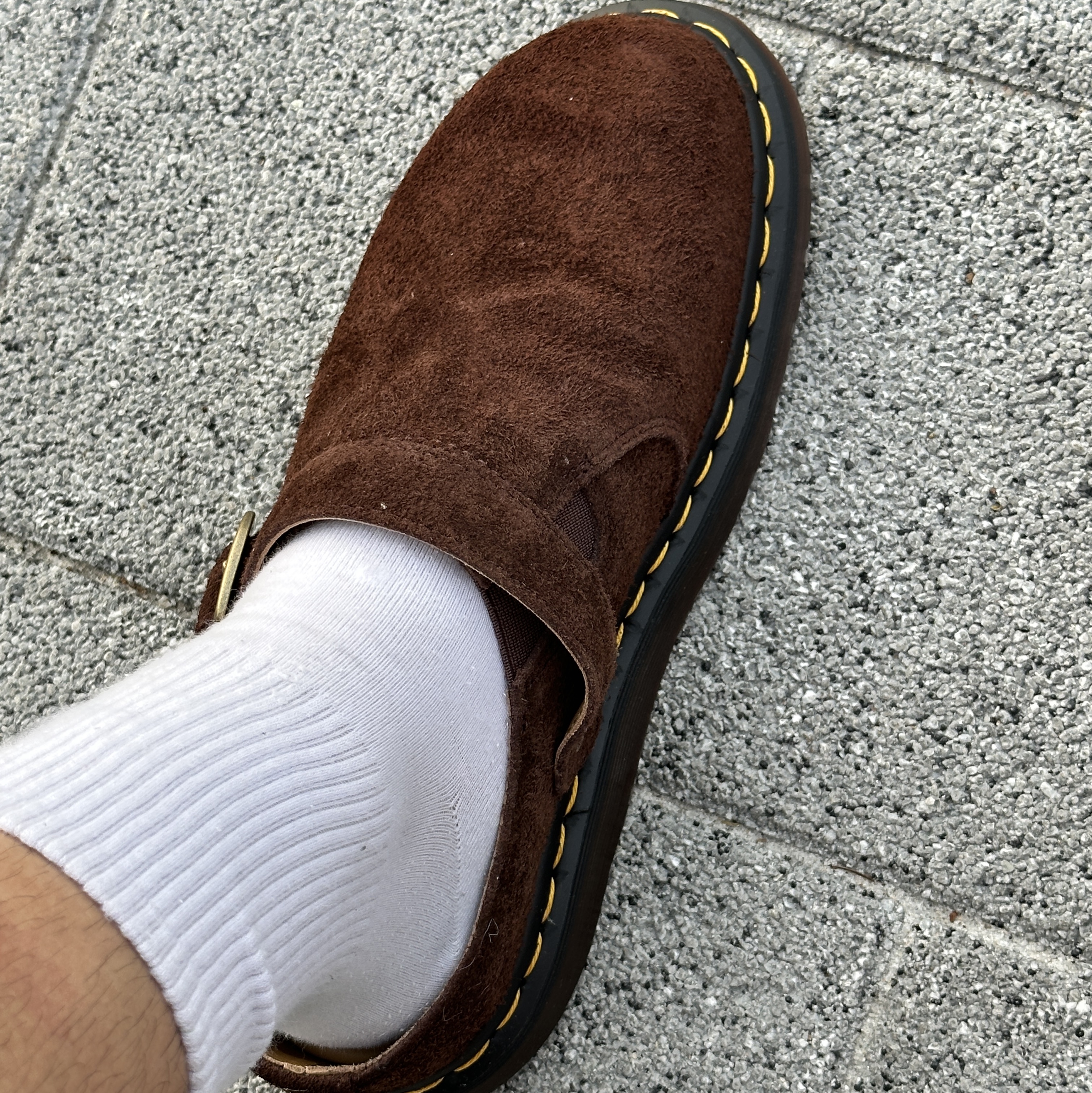Dr. Martens Isham Desert Oasis Suede Mule Dark Brown 착용 스타일