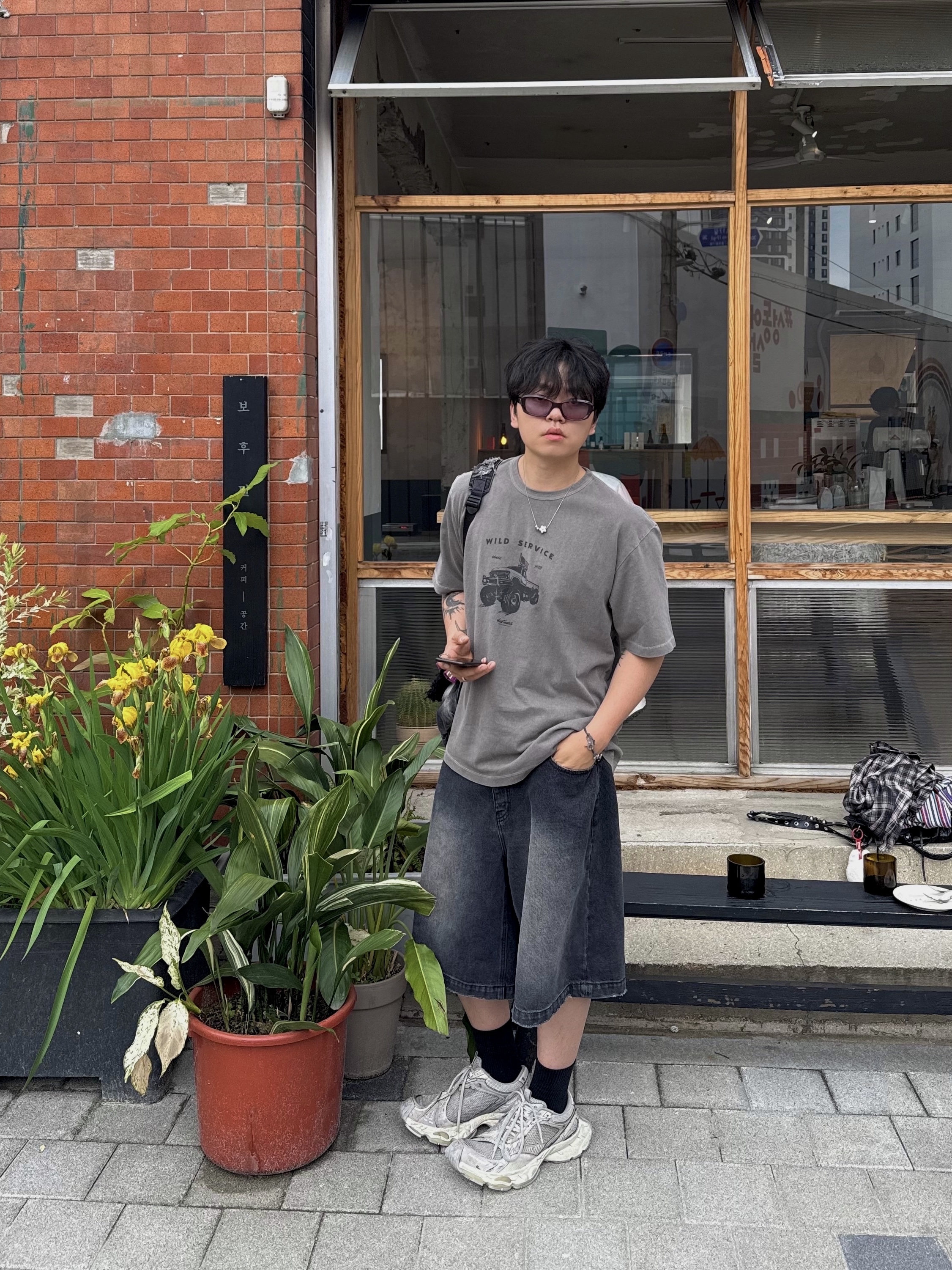 Wildthings Wild Series Tee Wild Service Light Gray, Balenciaga Stapler Sneaker Beige Grey 착용 스타일 - 1
