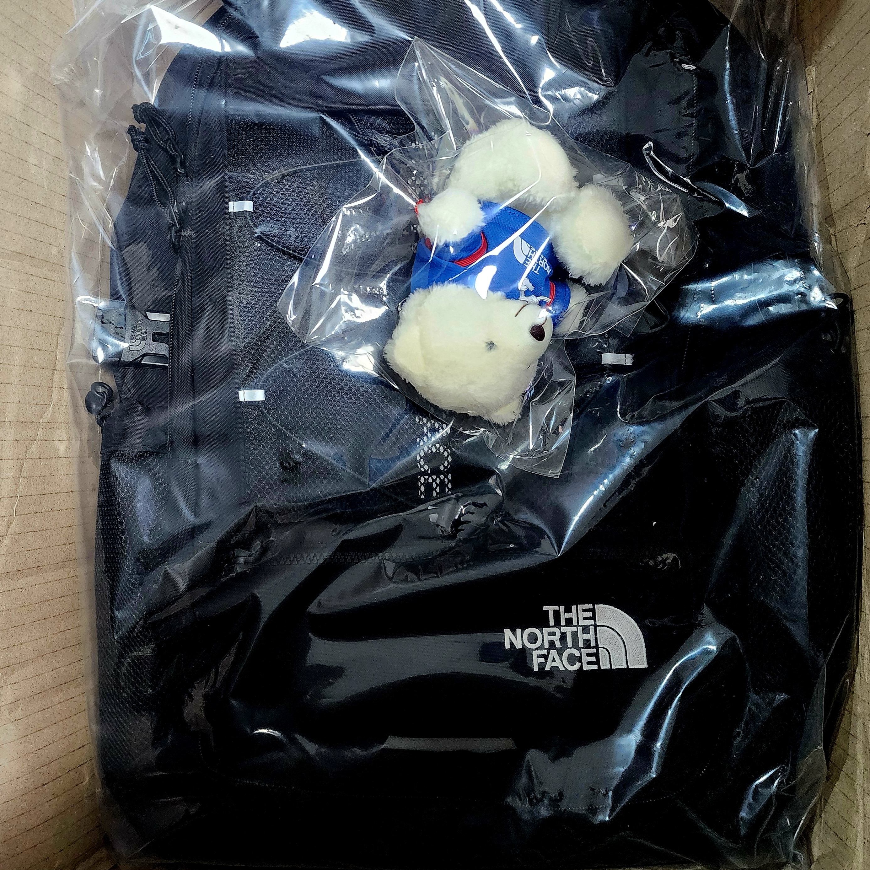 The North Face Super Pack II Black 착용 스타일