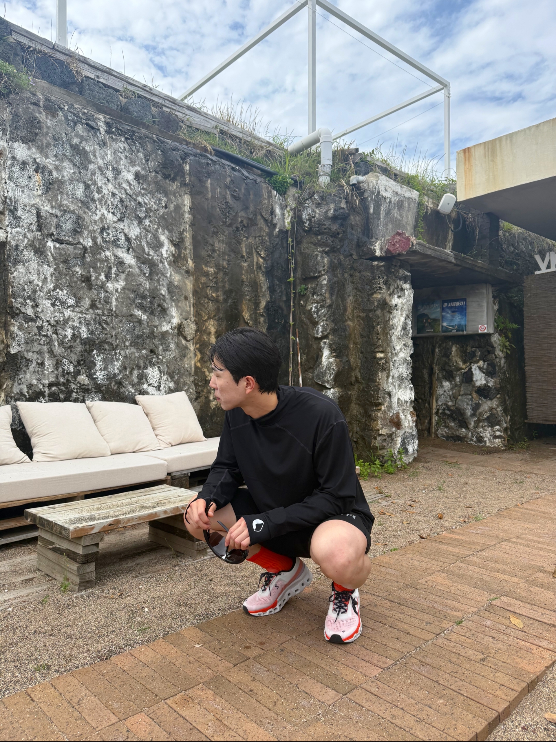 On Running Cloudmonster 2 Undyed Flame, Optimistic Runners Short Tights Black 착용 스타일 - 1