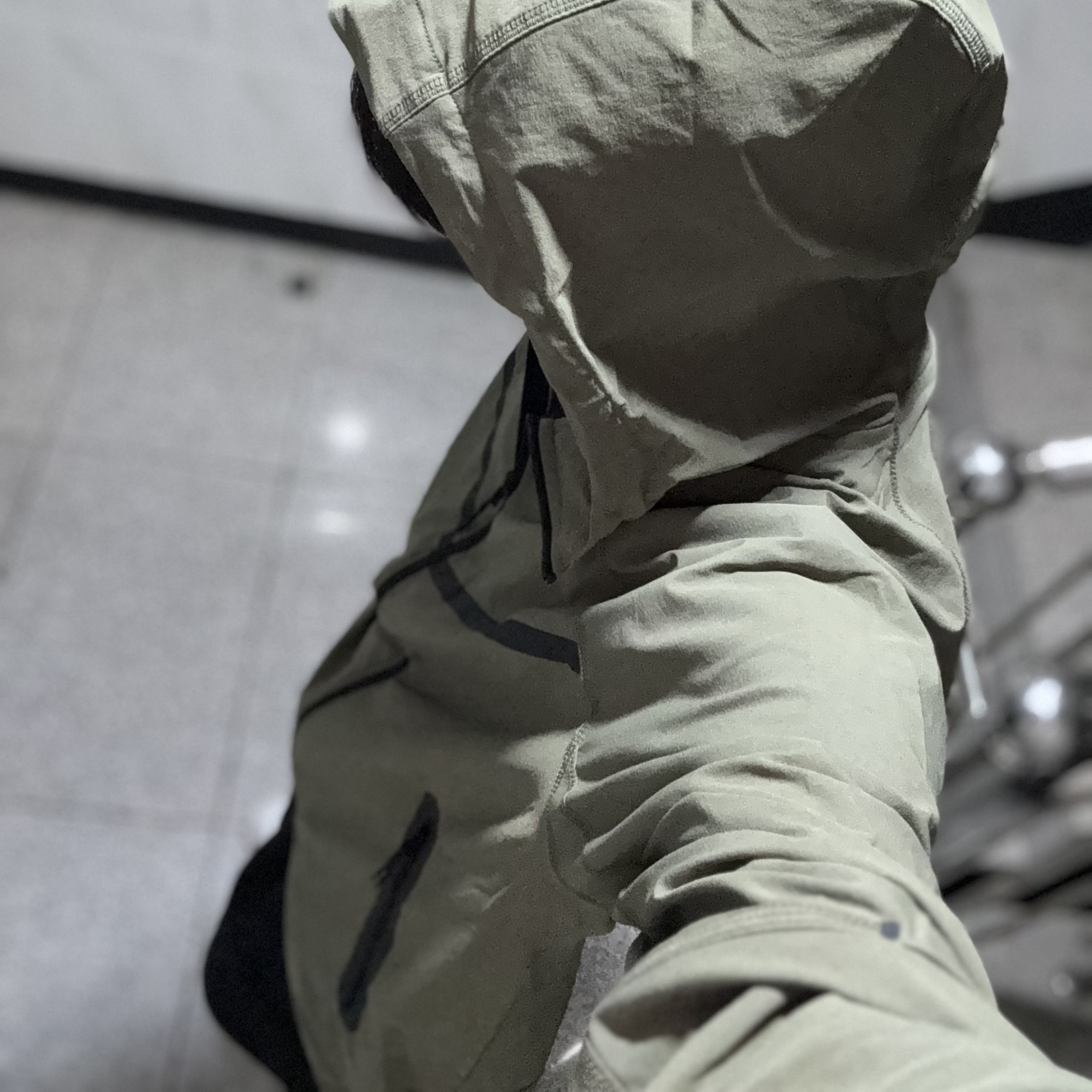 Nike Tech Windrunner Woven Full Zip Jacket Medium Olive Black - Asia 착용 스타일