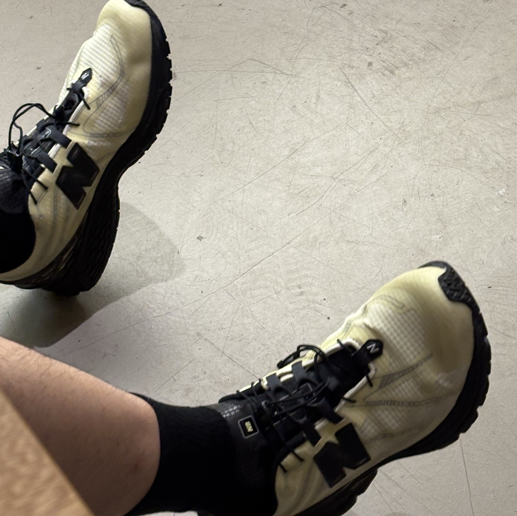 New Balance 1906R Pistachio Butter Morel 착용 스타일