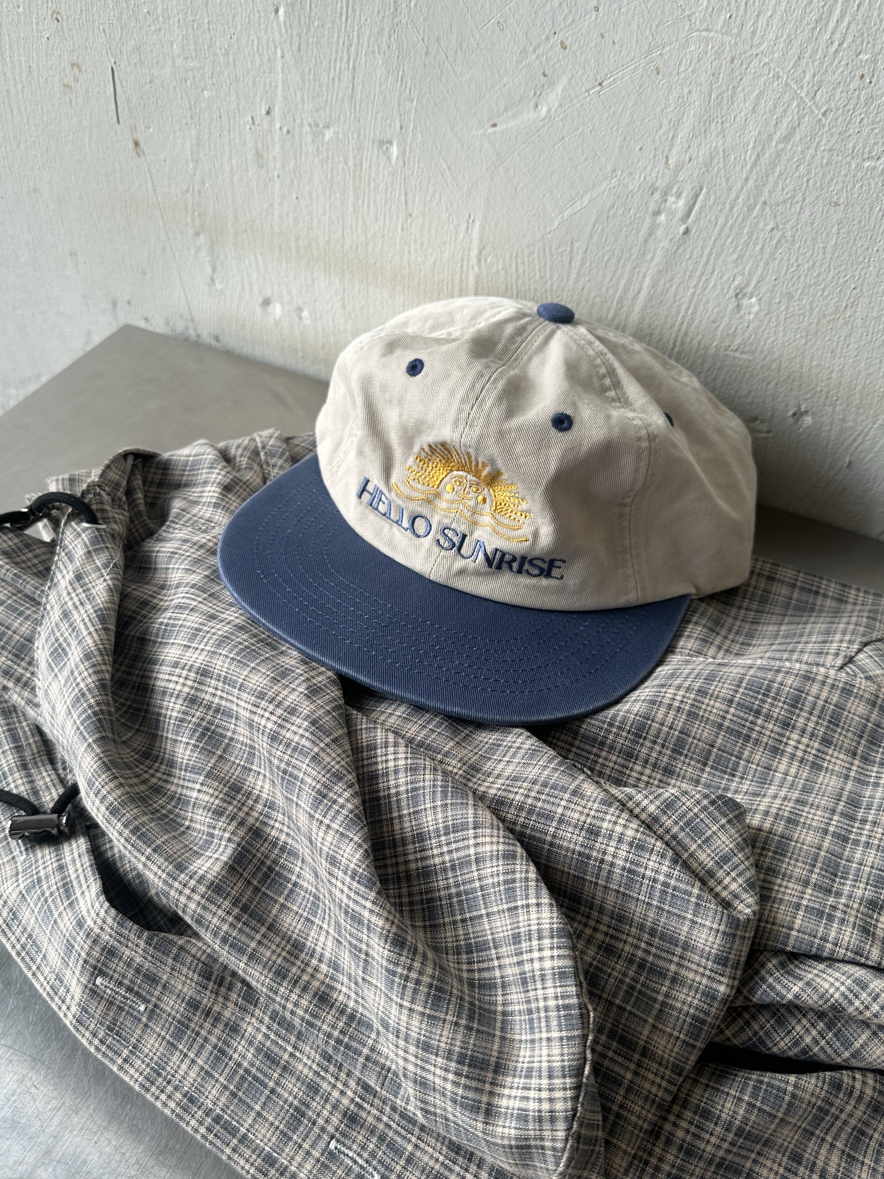 Hello Sunrise Two Tone Washed OG Logo 6Panel Cap Beige & Vintage Blue, Adidas Superstar Premium Black White 착용 스타일 - 10