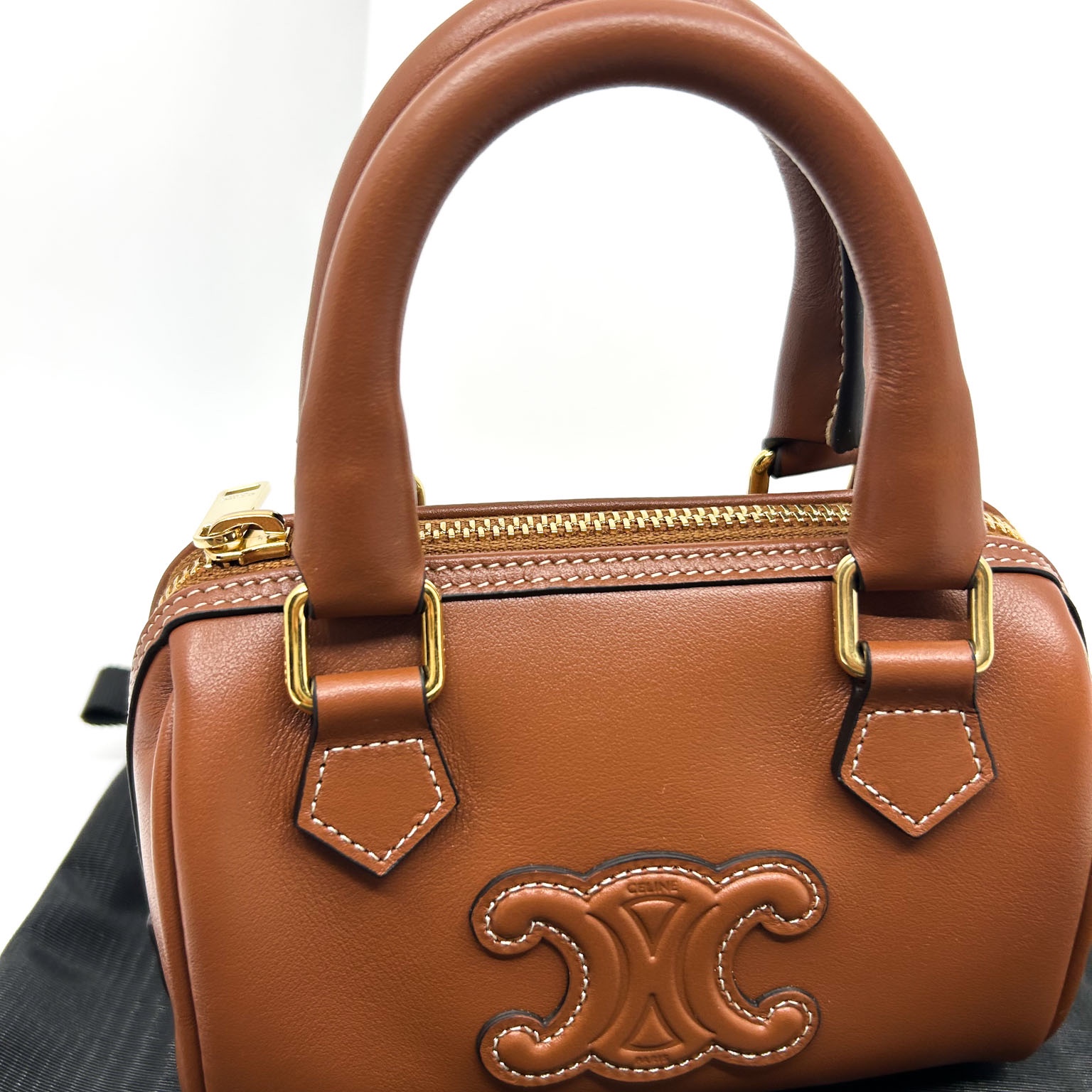 Celine Mini Boston in Smooth Calfskin Tan 착용 스타일 - 2