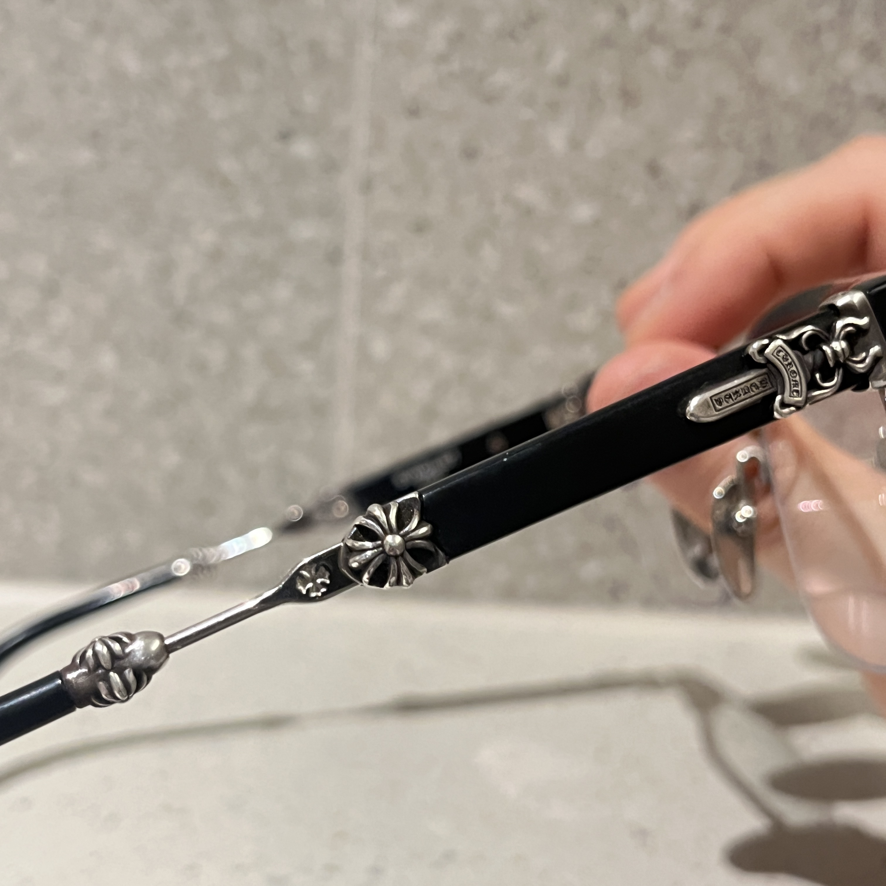 Chrome Hearts Evagilist Black Shiny Silver 착용 스타일 - 4