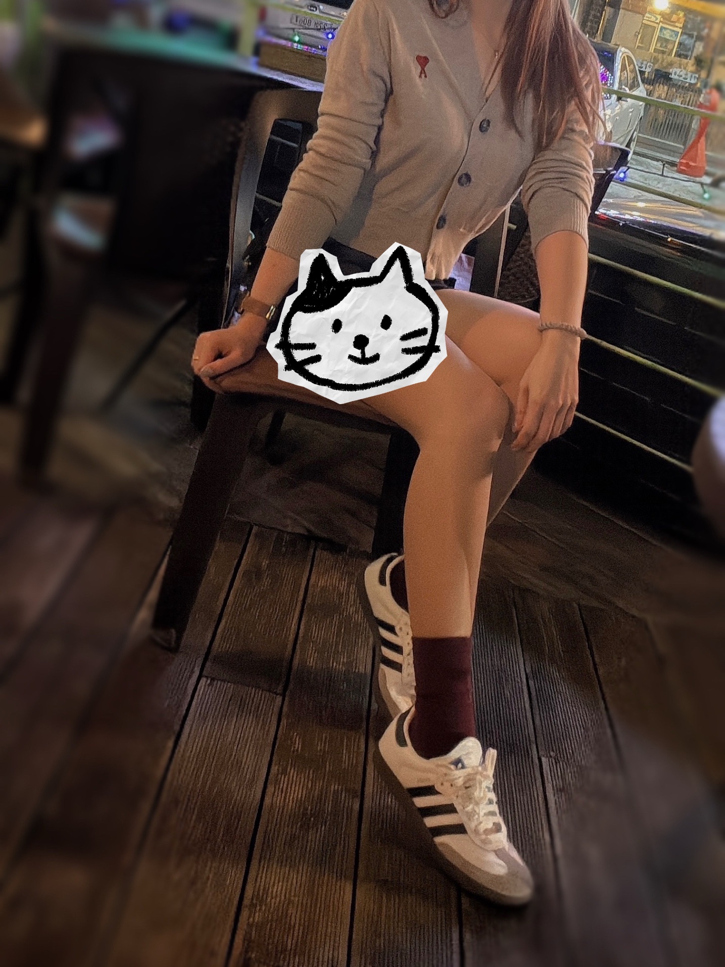 Adidas Samba OG Cloud White, (W) AMI de Coeur Cropped Cardigan Light Beige 착용 스타일