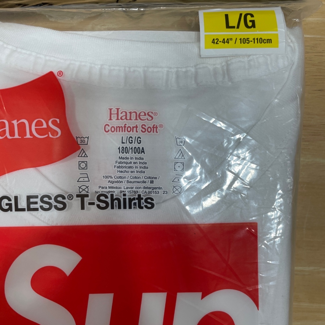 Supreme Hanes Tagless T-Shirt White (3 Pack) 착용 스타일 - 1