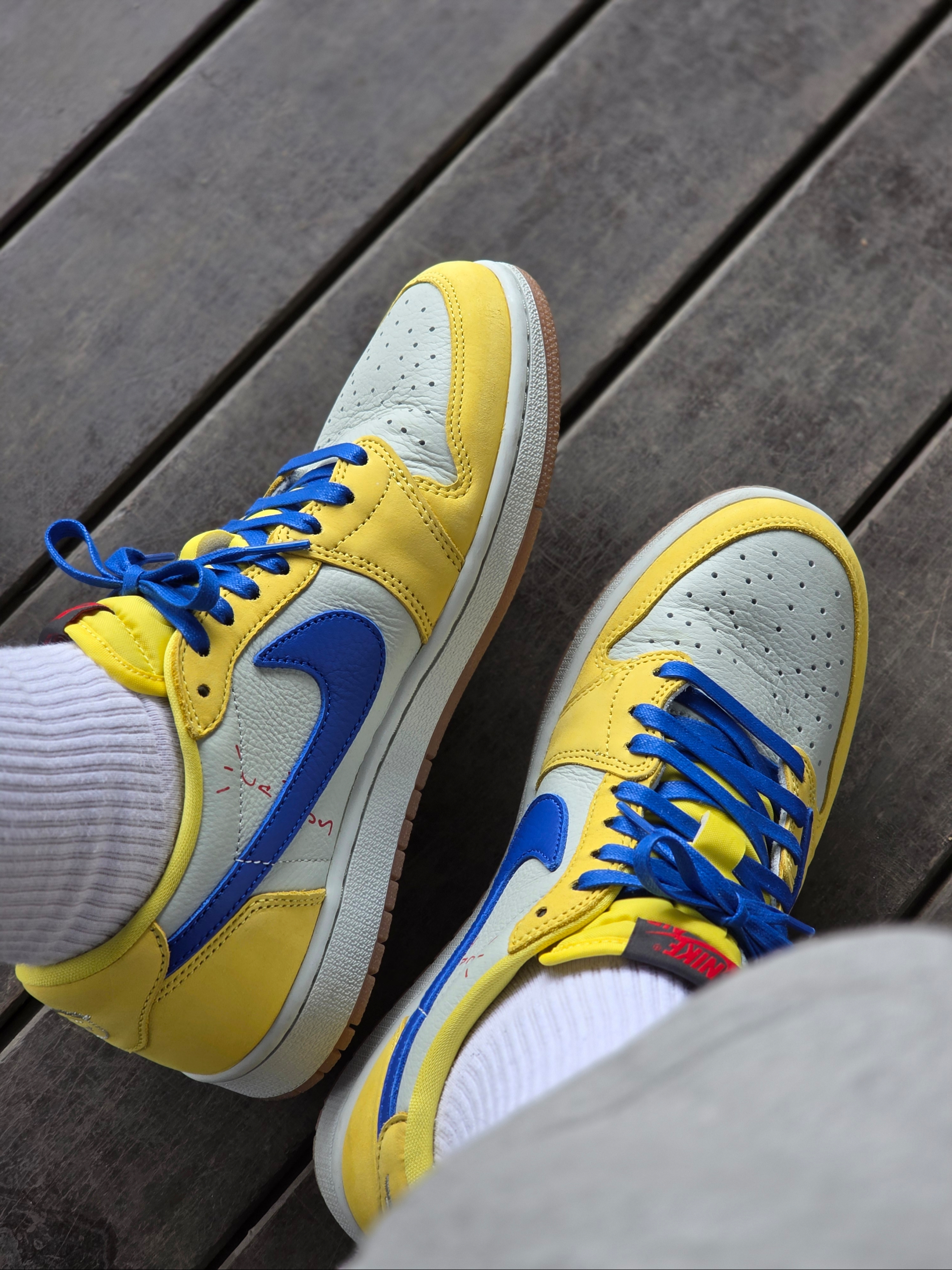 (W) Jordan 1 x Travis Scott Retro Low OG SP Canary 착용 스타일