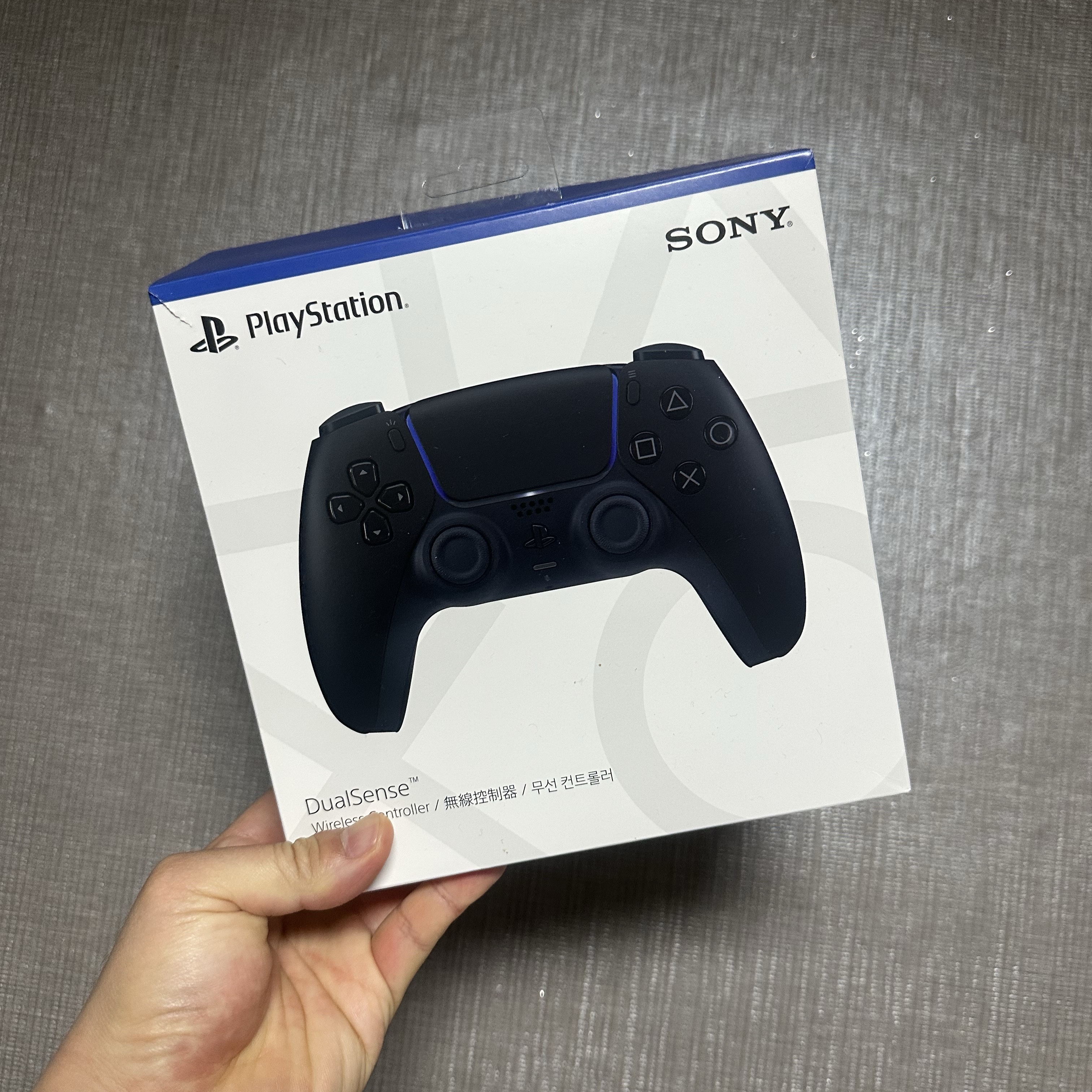 PlayStation 5 DualSense Wireless Controller Midnight Black 착용 스타일
