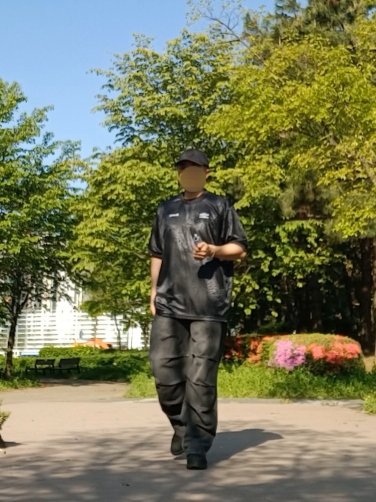 Supreme x Umbro Jacquard Animal Print Soccer Jersey Black - 23SS, Stone Island 9100995 Nylon Metal in Econyl Baseball Cap Black - 25SS 착용 스타일 - 1