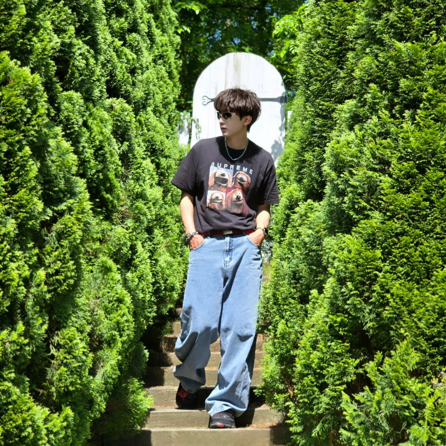 True Religion Hustle Webbing Belt Red, Supreme Rowlf T-Shirt Black - 24SS 착용 스타일 - 1