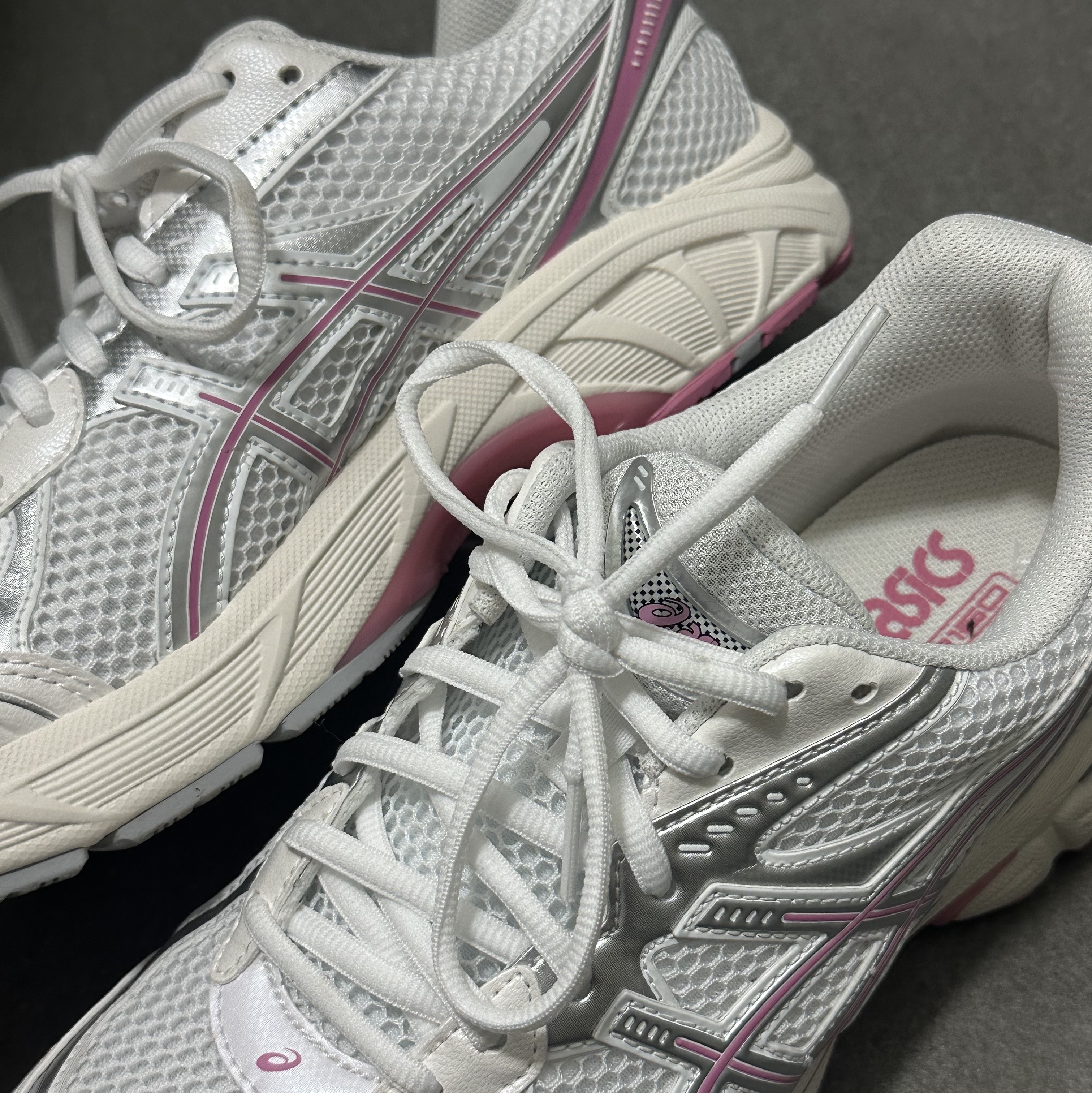Asics GT-2160 White Sweet Pink 착용 스타일