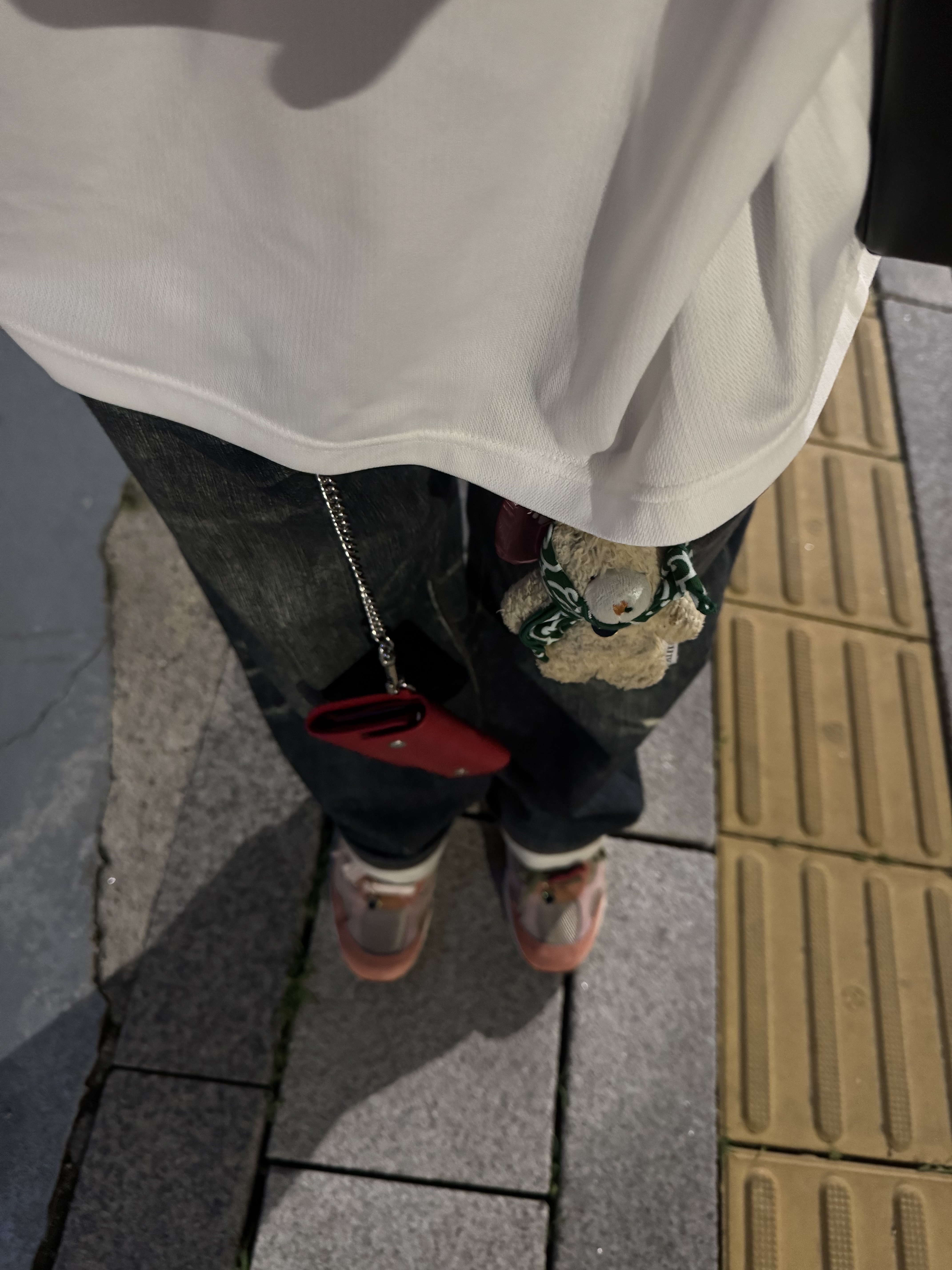 Supreme Leather Chain Wallet Red, New Balance x Joe Freshgoods 992 Made in USA Aged Well 착용 스타일