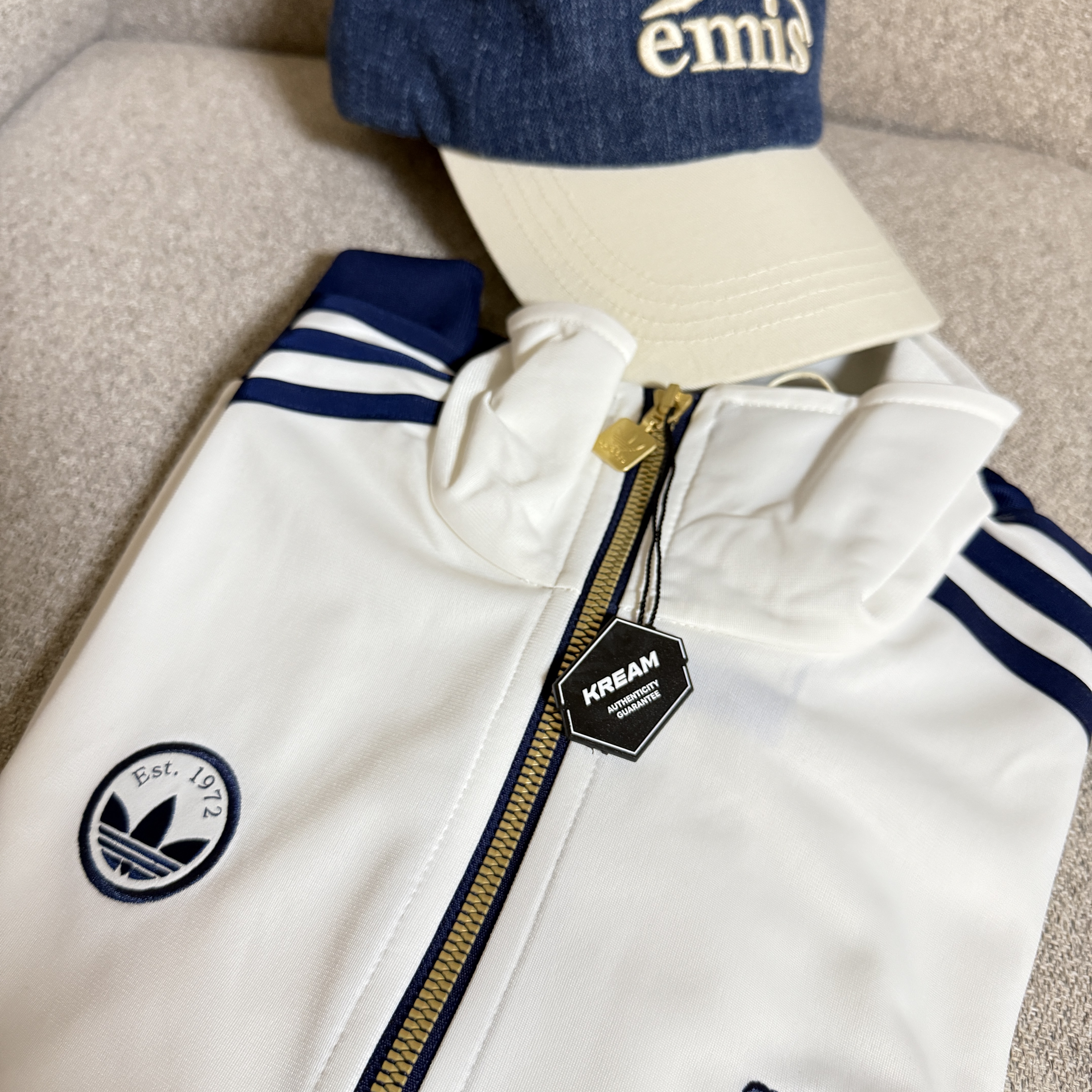 (W) Adidas Firebird Badge Track Top Cloud White - KR Sizing 착용 스타일 - 1