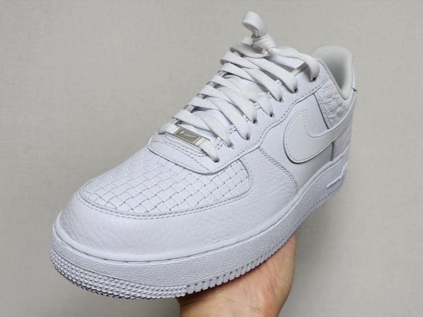 Nike Air Force 1 ’07 LX White 착용 스타일