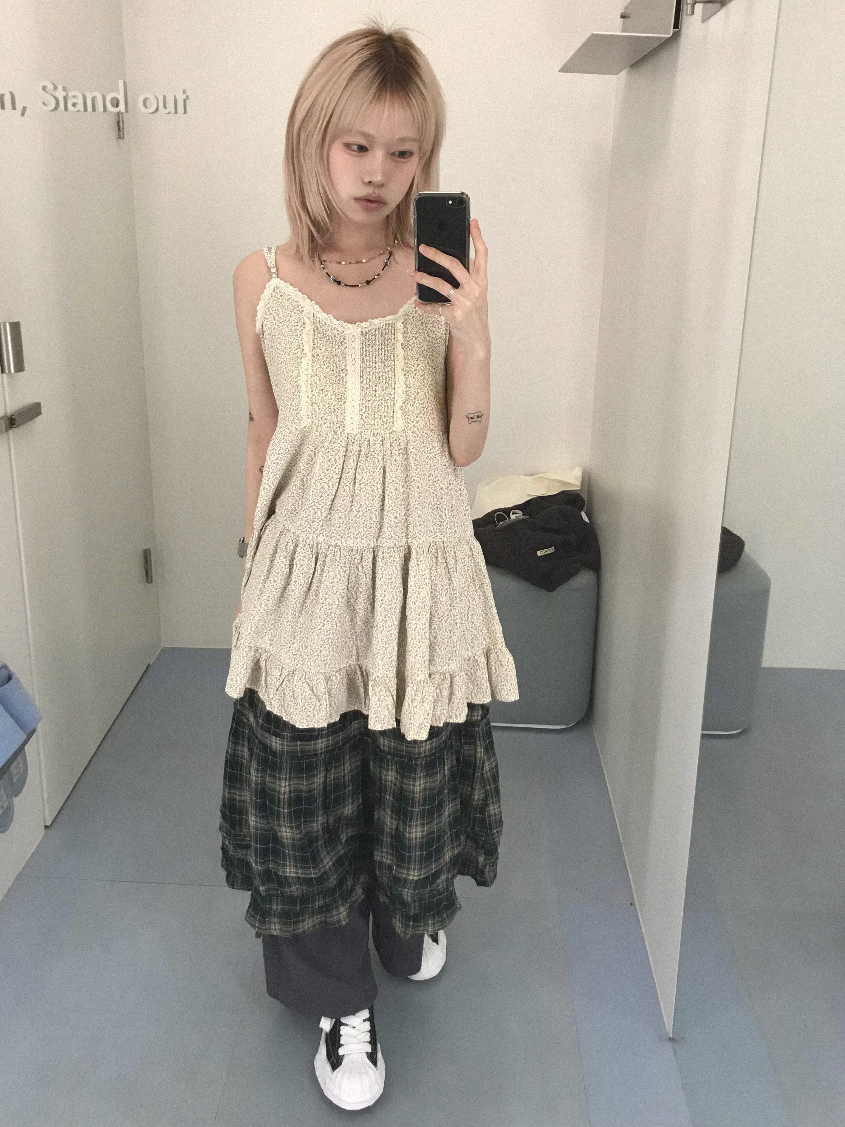 COYSEIO Shirring Midi Skirt Check, Maison Mihara Yasuhiro Blakey OG Sole Canvas Low-top Sneakers Black White 착용 스타일 - 6