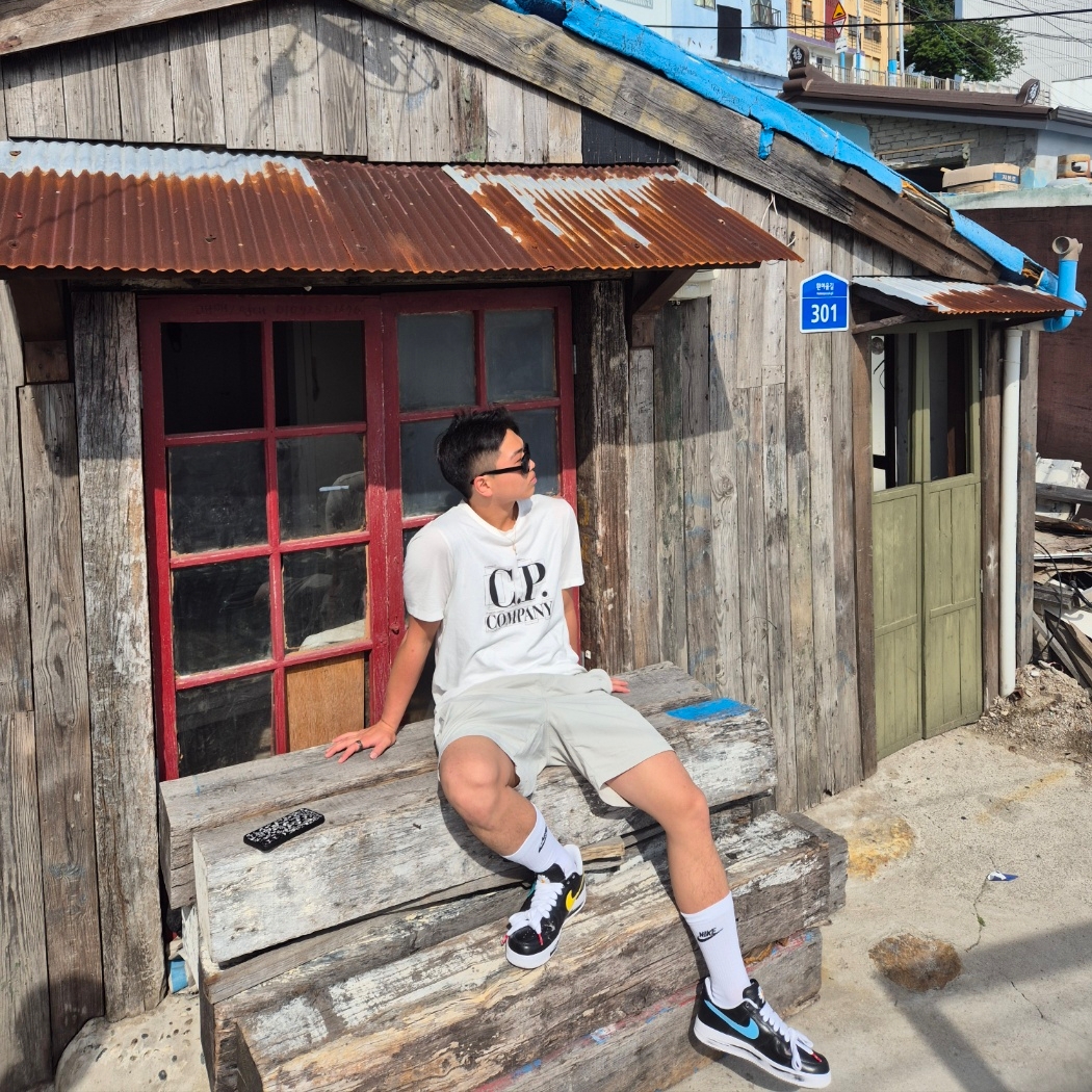 Nike x Peaceminusone Air Force 1 Low Para-Noise 3.0 Black and Multicolor, C.P. Company 30/1 Jersey Large Graphic Logo T-Shirt Gauze White - 23SS 착용 스타일