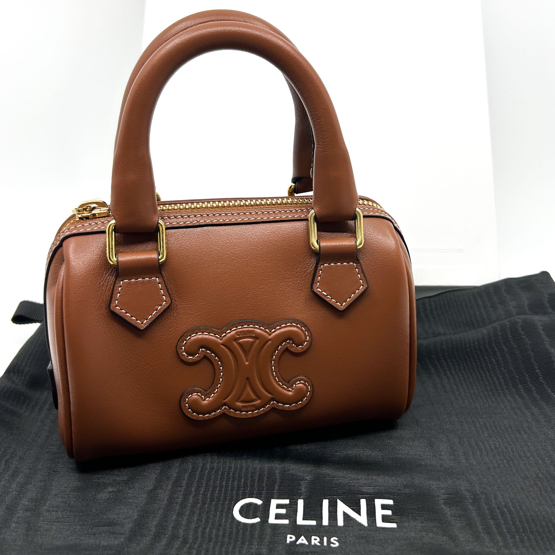 Celine Mini Boston in Smooth Calfskin Tan 착용 스타일 - 1