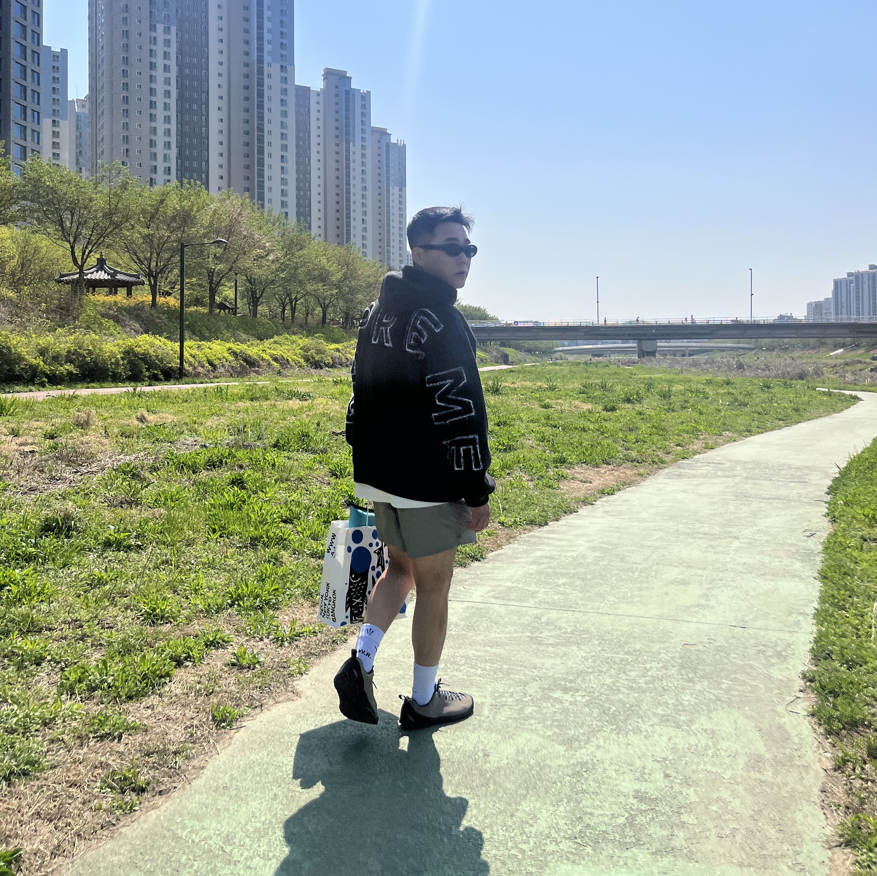 IAB Studio Woven Shorts Gray - 23FW, Keen Jasper Sneakers Brindle Orion Blue 착용 스타일