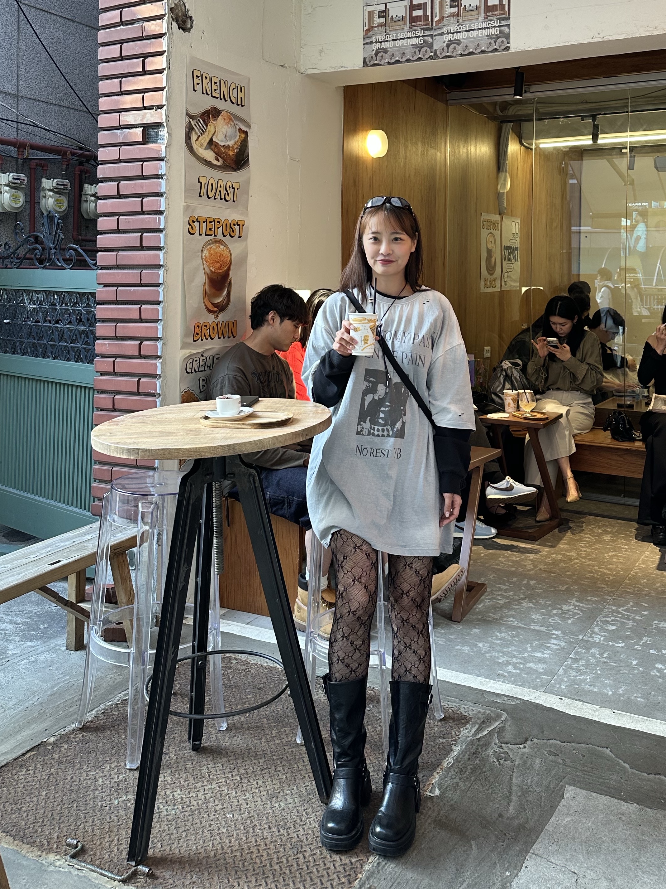 TOAST TO MY PAST YB VINTAGE T-SHIRT - LIGHT GRAY, Supreme Shoulder Bag Black - 24SS 착용 스타일 - 3