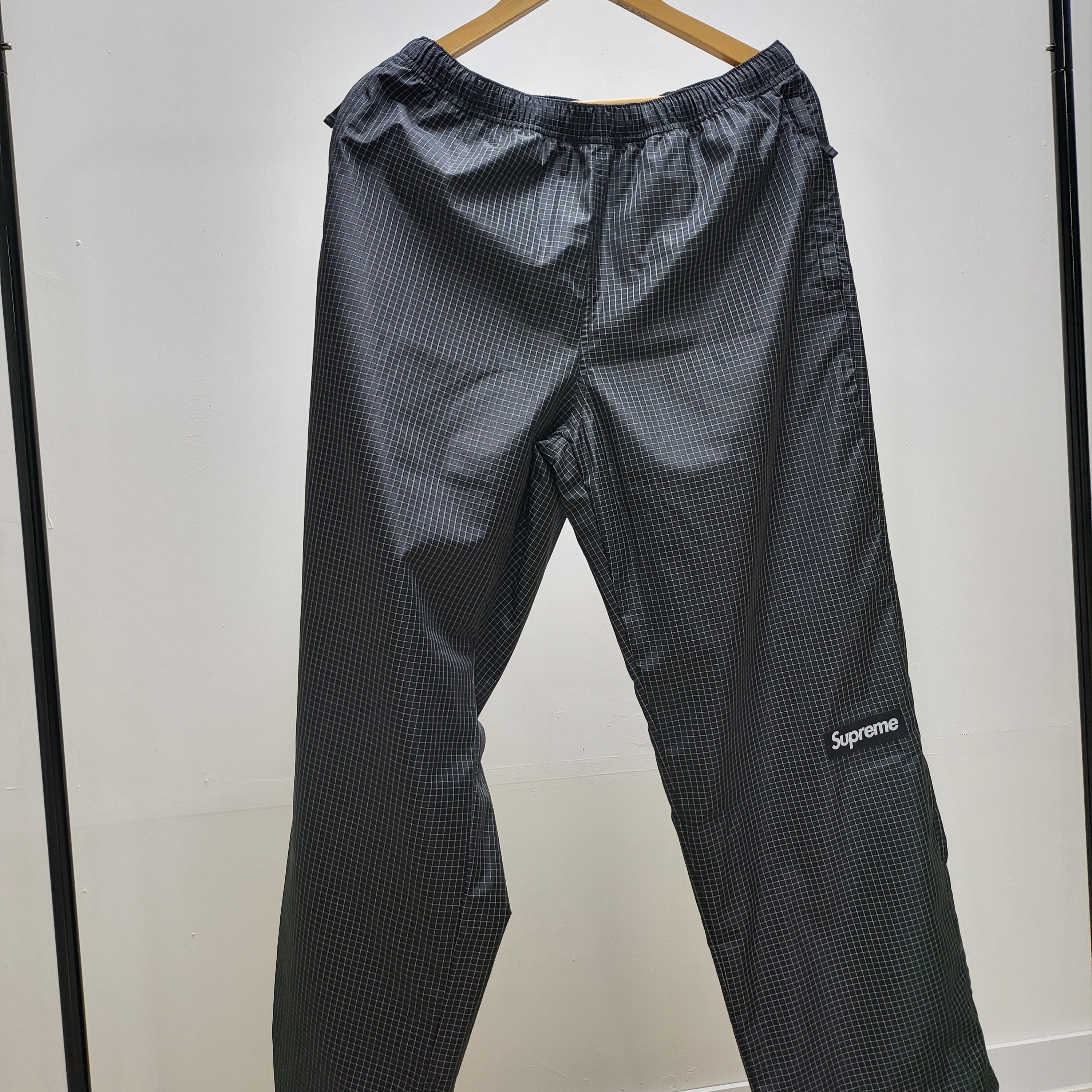 Supreme Reflective Ripstop Track Pant Black - 25SS 착용 스타일 - 2