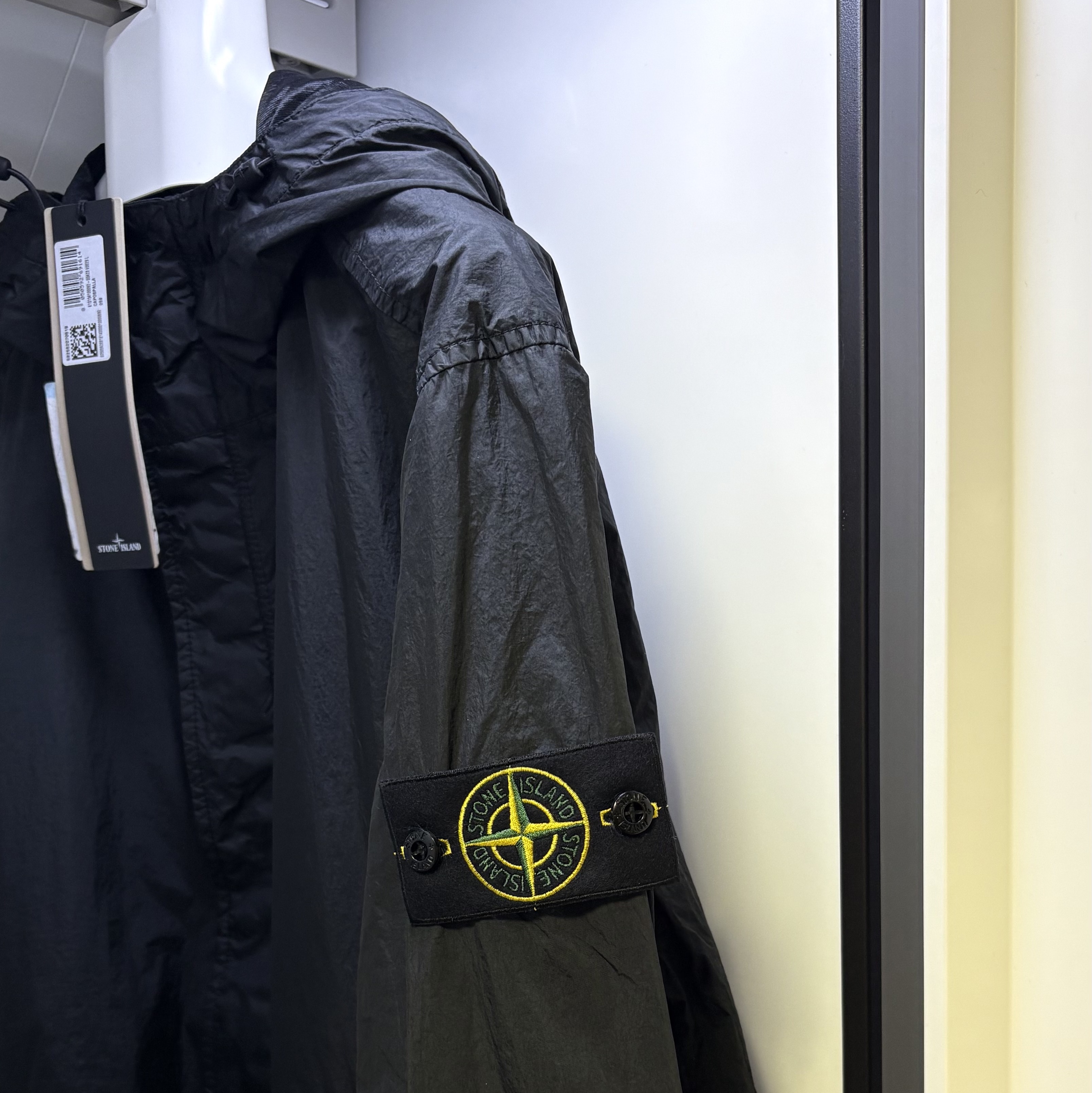 Stone Island S0A23 Crinkle Reps R-NY Wind Resistant Anti-Drop Hooded Jacket - 25SS 착용 스타일