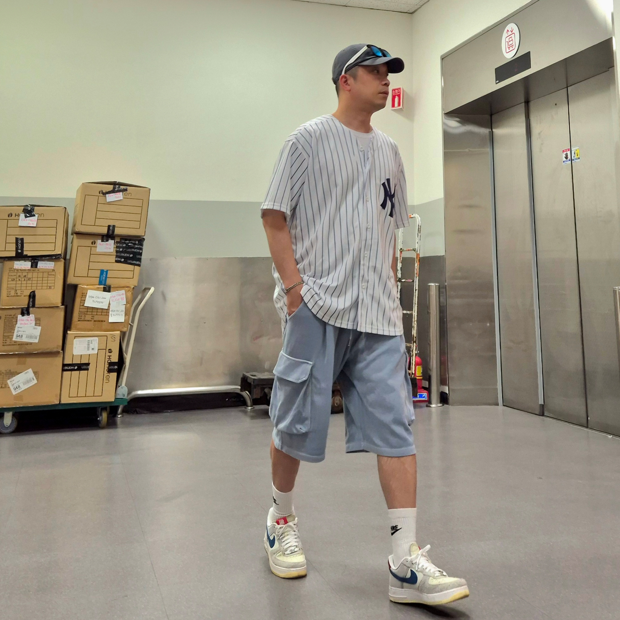 Nike x Undefeated Air Force 1 Low SP 5 On It, 47 Brand New York Yankees BW Clean Up Charcoal 착용 스타일 - 3