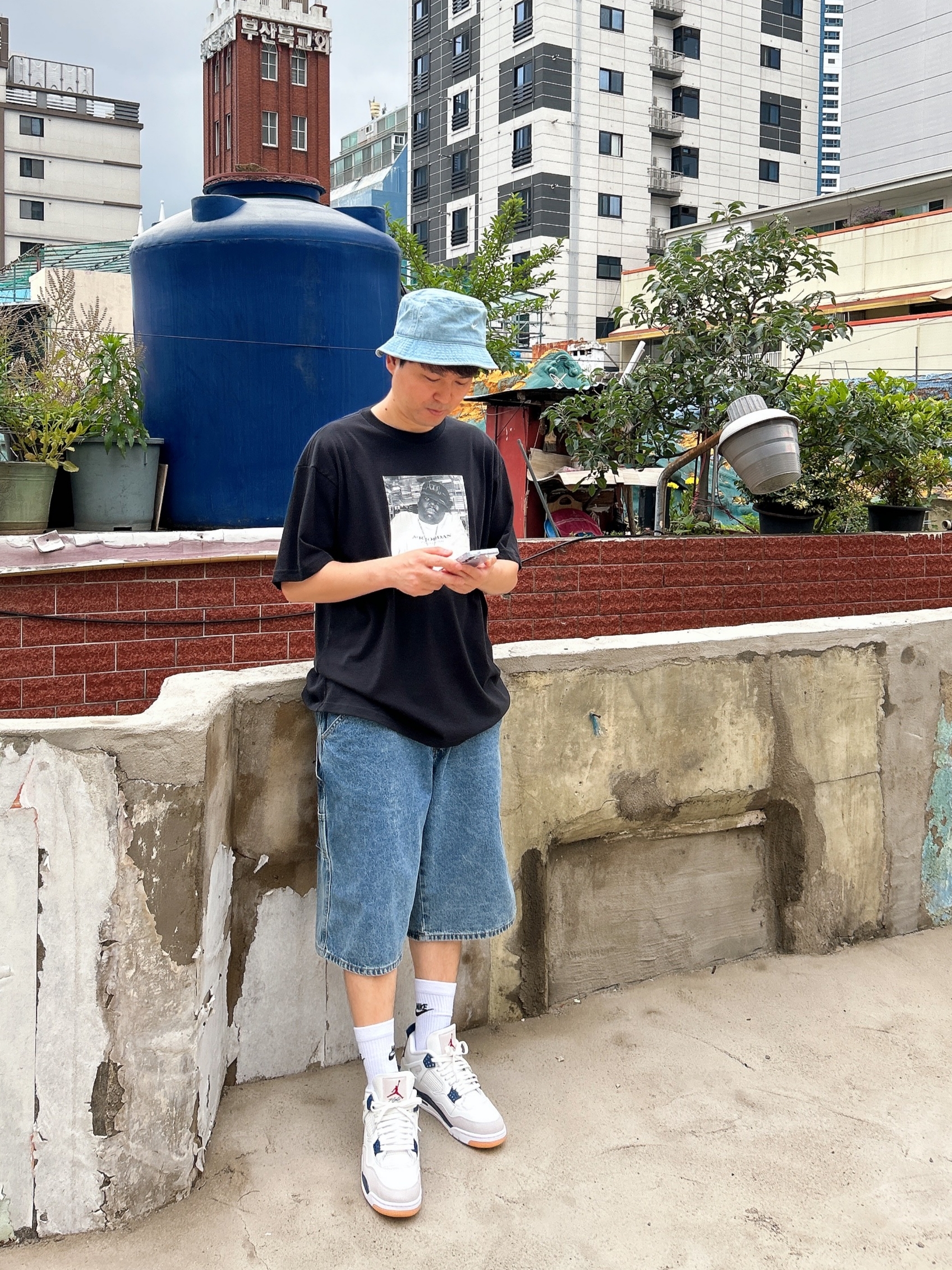 Jordan 4 x Nike SB Retro SP Navy, Suade Carpenter Denim Shorts Blue 착용 스타일