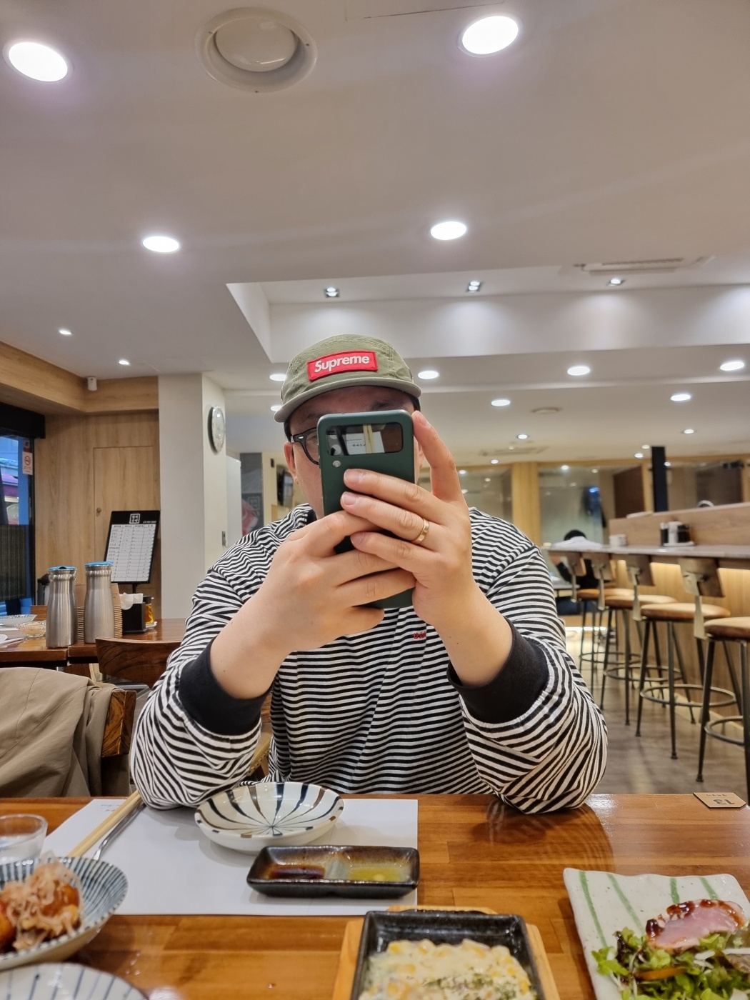 Supreme Military Camp Cap Olive - 24FW, Hangle EPI Black 2 Size 착용 스타일