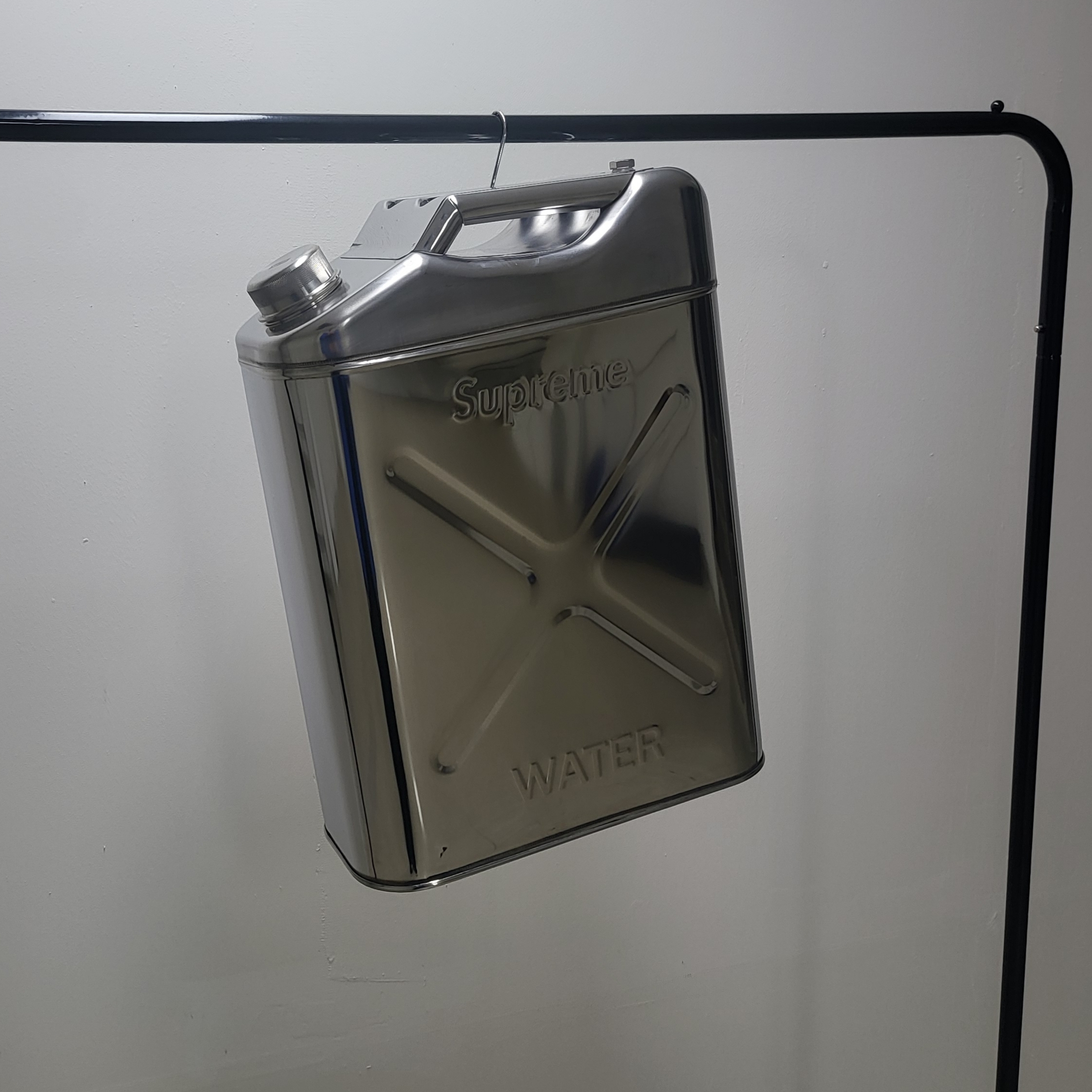 Supreme x Swiss Link Stainless Steel 20L Water Can Silver - 25SS 착용 스타일