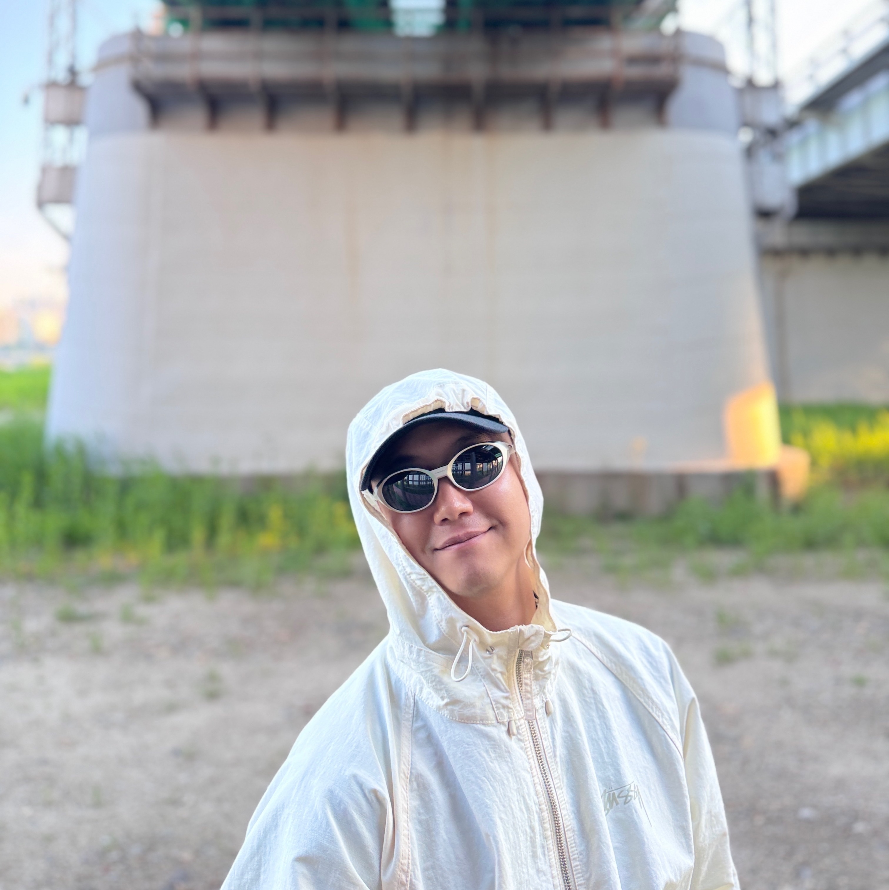 Stussy Wave Dye Beach Shell Jacket Bone, Oakley Eye Jacket Redux Silver Frame Prizm Black Polarized Lenses High Bridge Fit 착용 스타일 - 2