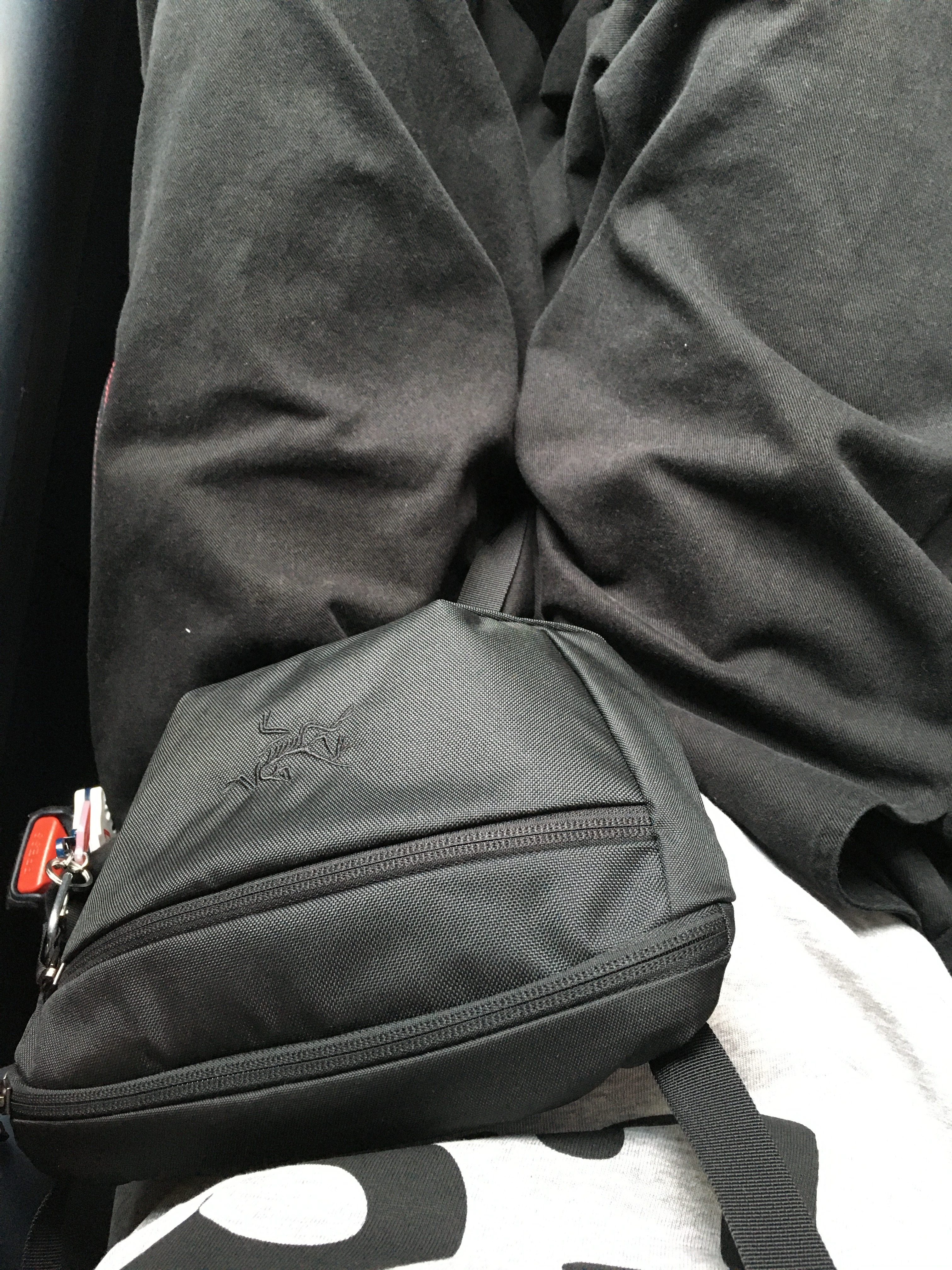 Arc'teryx Mantis 2 Waistpack Black II 착용 스타일