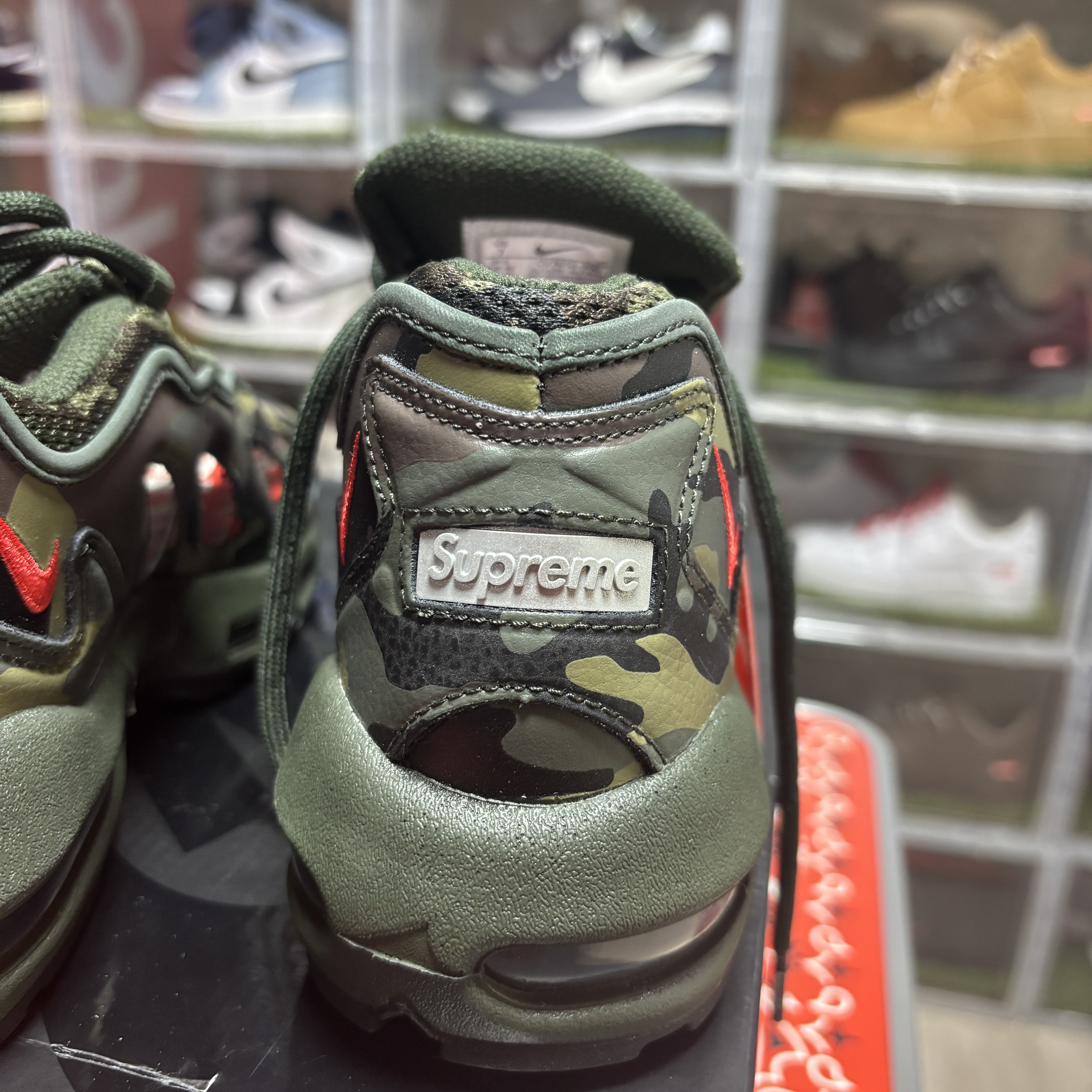 Nike x Supreme Air Max 96 Camo 착용 스타일 - 2