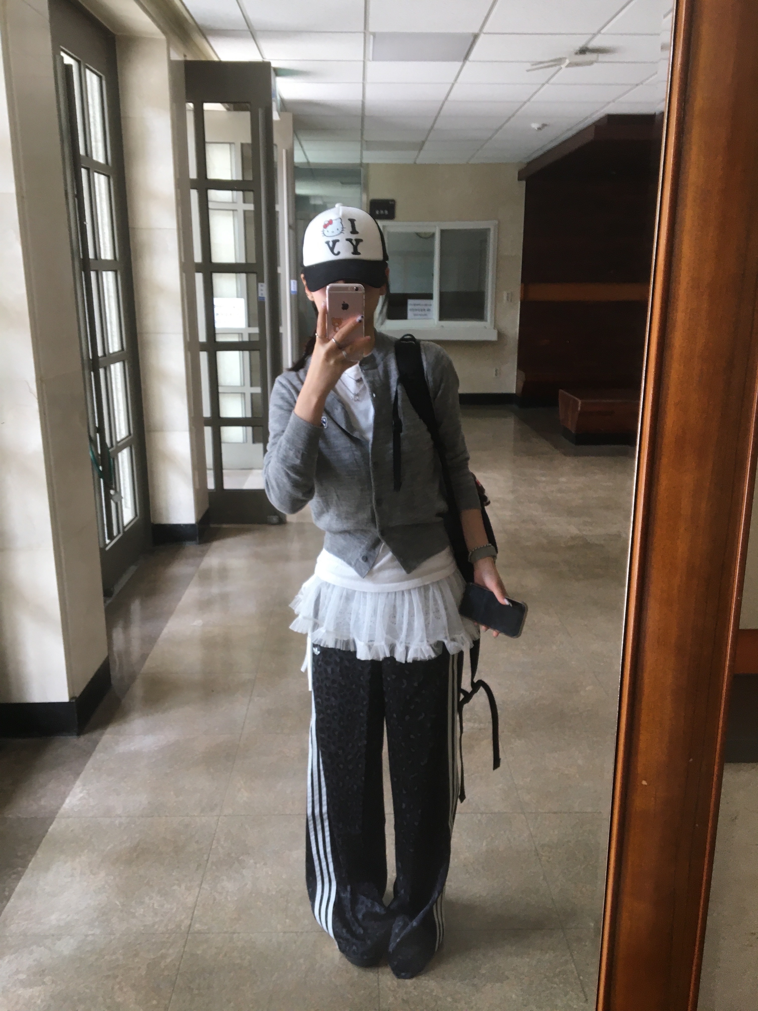 Open Yy x Hello Kitty Trucker Cap Black, (W) Adidas Wide Leg Satin Pants Multicolor Carbon - US Sizing 착용 스타일 - 1