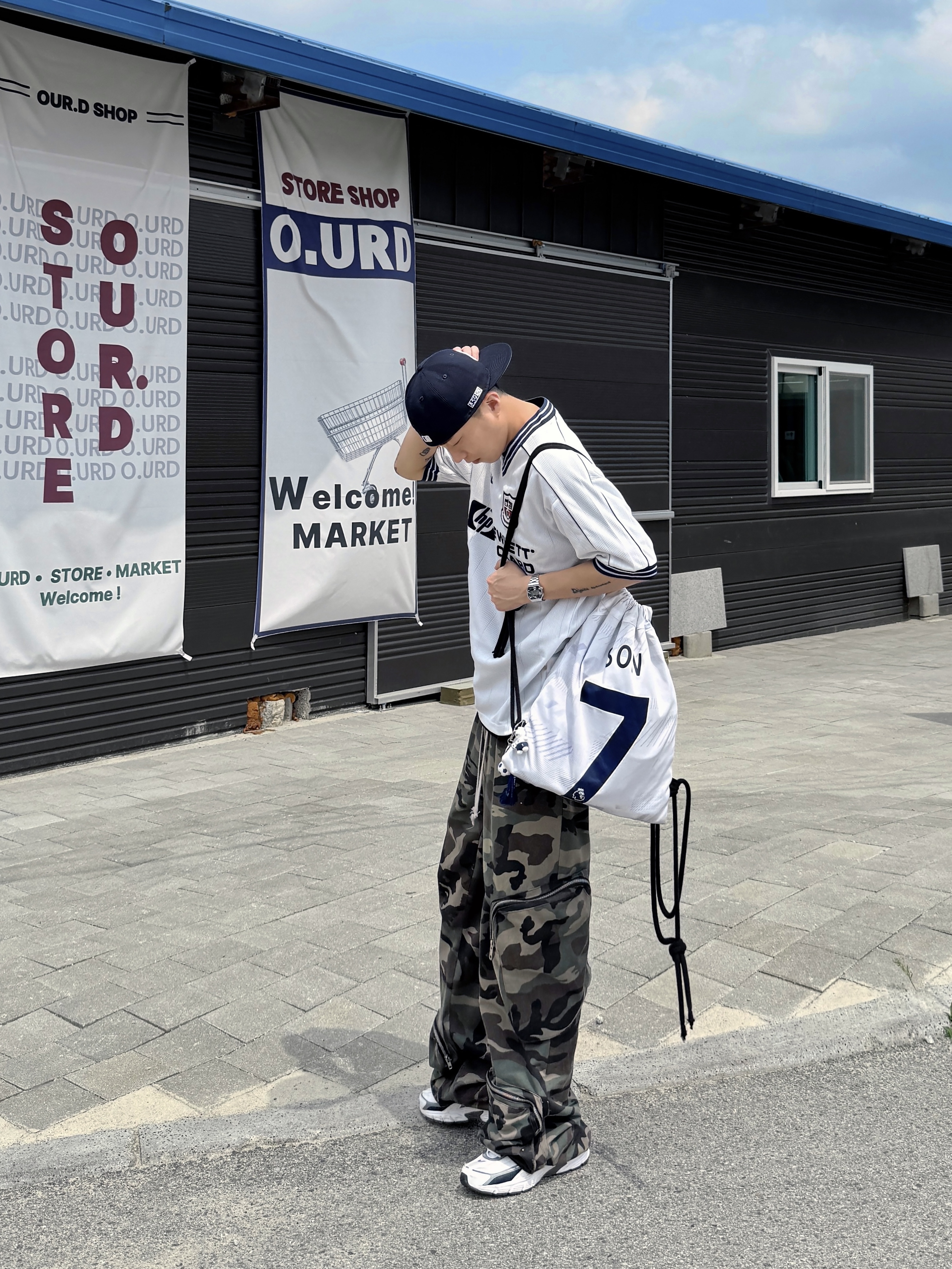 New Era 59Fifty MLB Authentic New York Yankees Game Navy, Nike Tottenham Hotspur 2023/24 Dri-Fit Stadium Home Jersey White (Non Marking Ver.) 착용 스타일 - 1