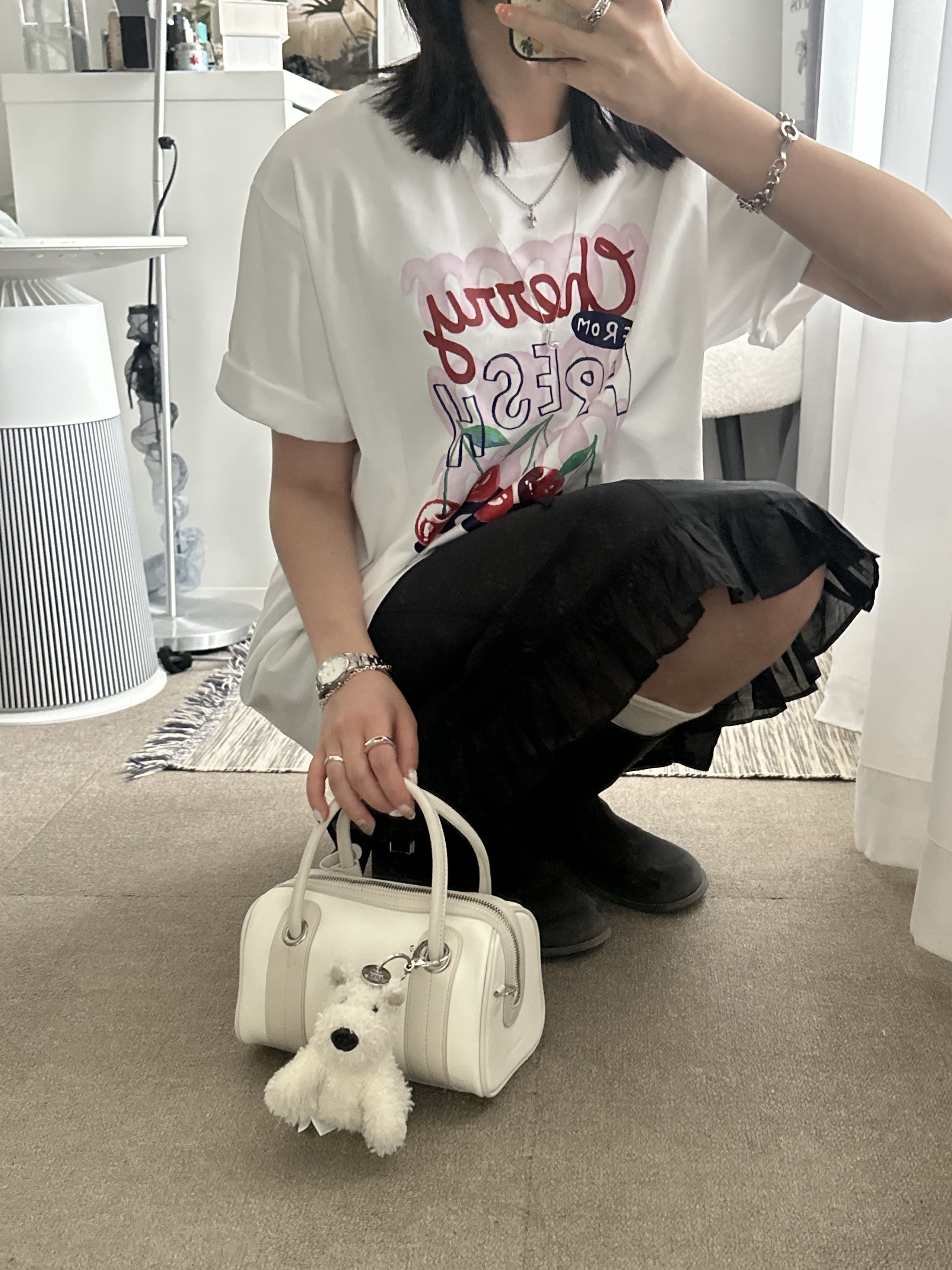 APOA Rueda Mini Bag Off White 착용 스타일 - 4