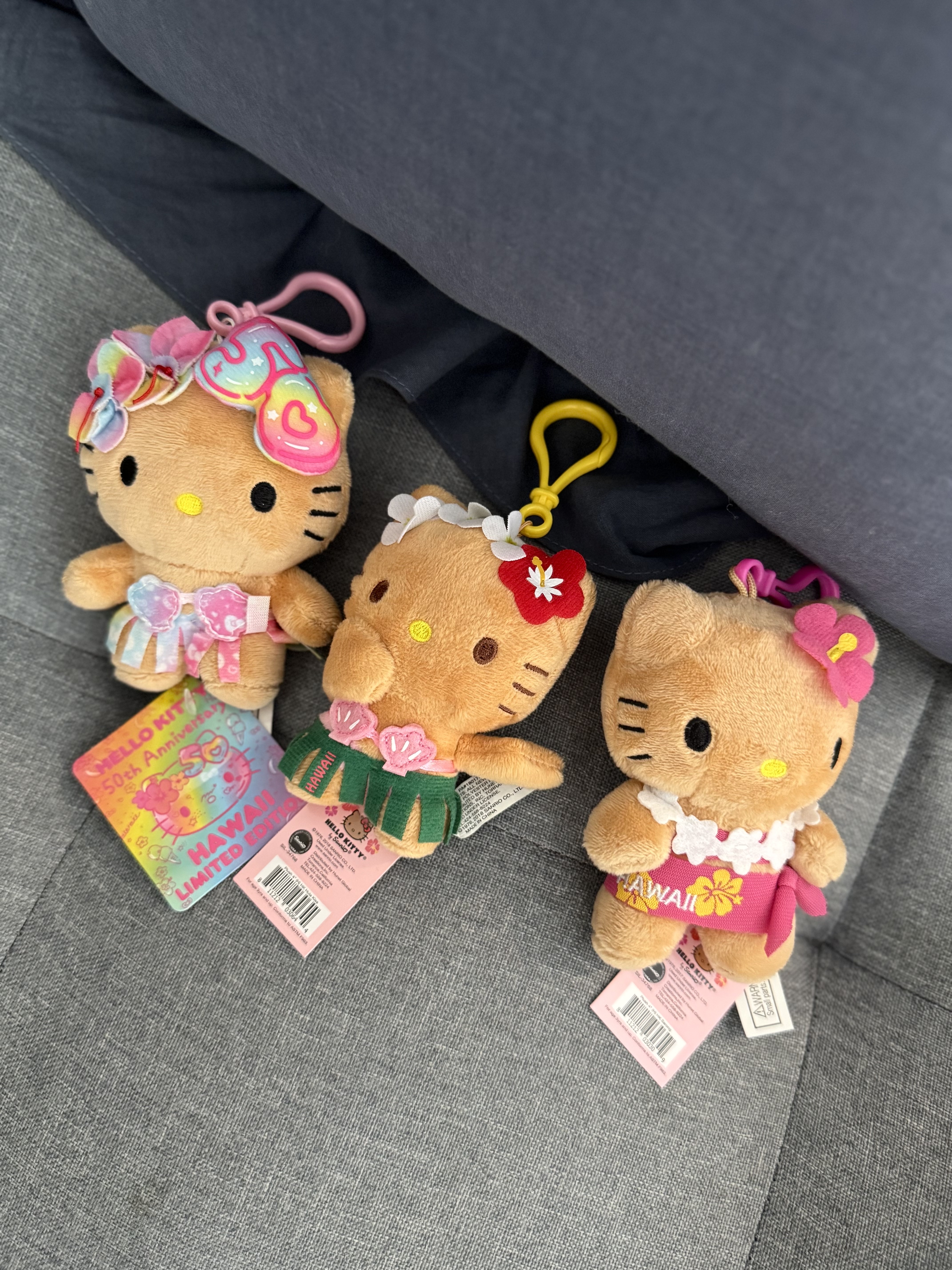 Sanrio Hello Kitty Hula Kiss 4" Hawaii Series Plush, Sanrio Hello Kitty 50th Anniversary 4" Hawaii Series Plush with Strap 착용 스타일 - 3