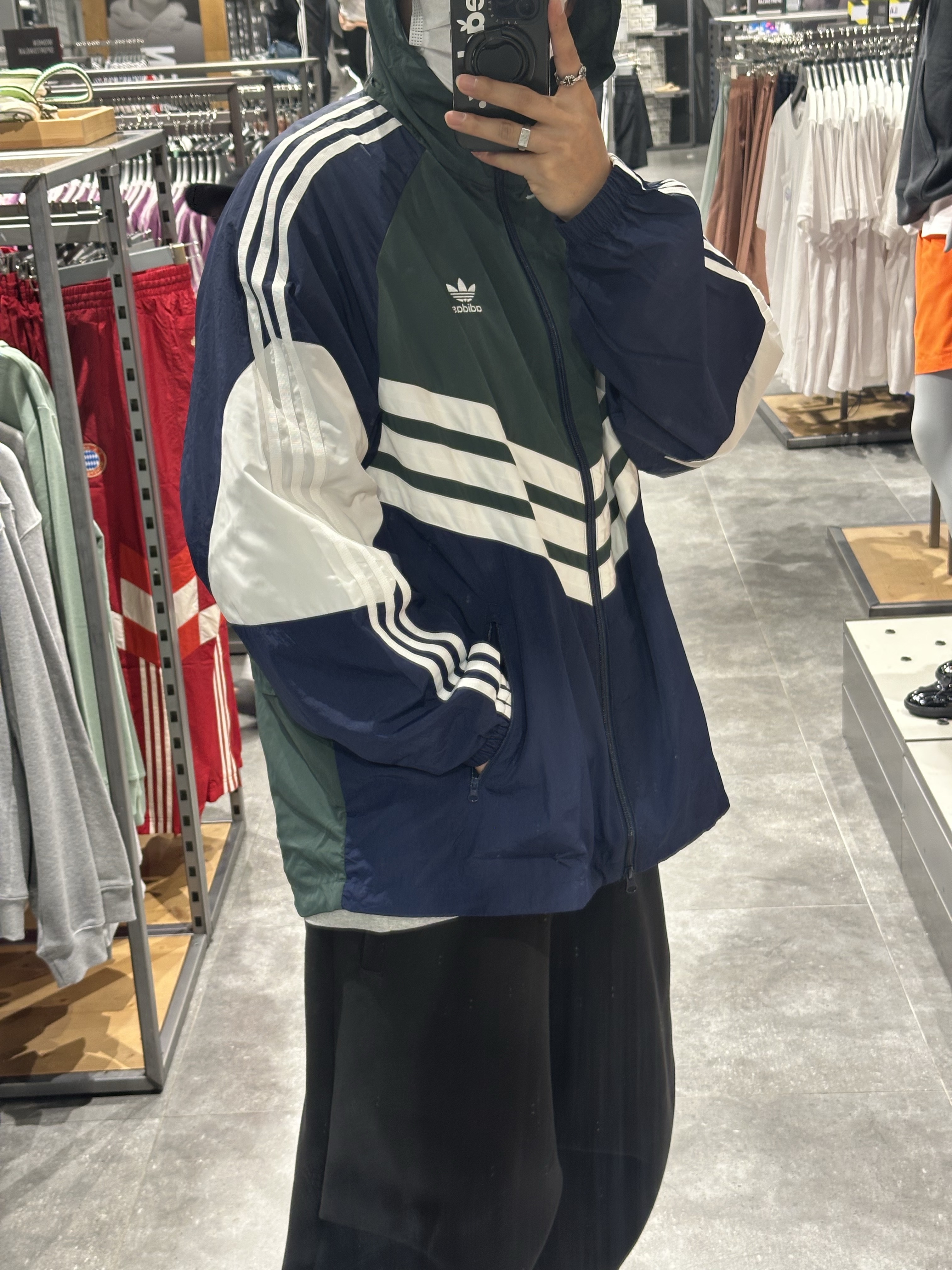 Adidas Adicolor Windbreaker Green - KR Sizing, Nonnod Milky washed layered T-Shirt 착용 스타일 - 5