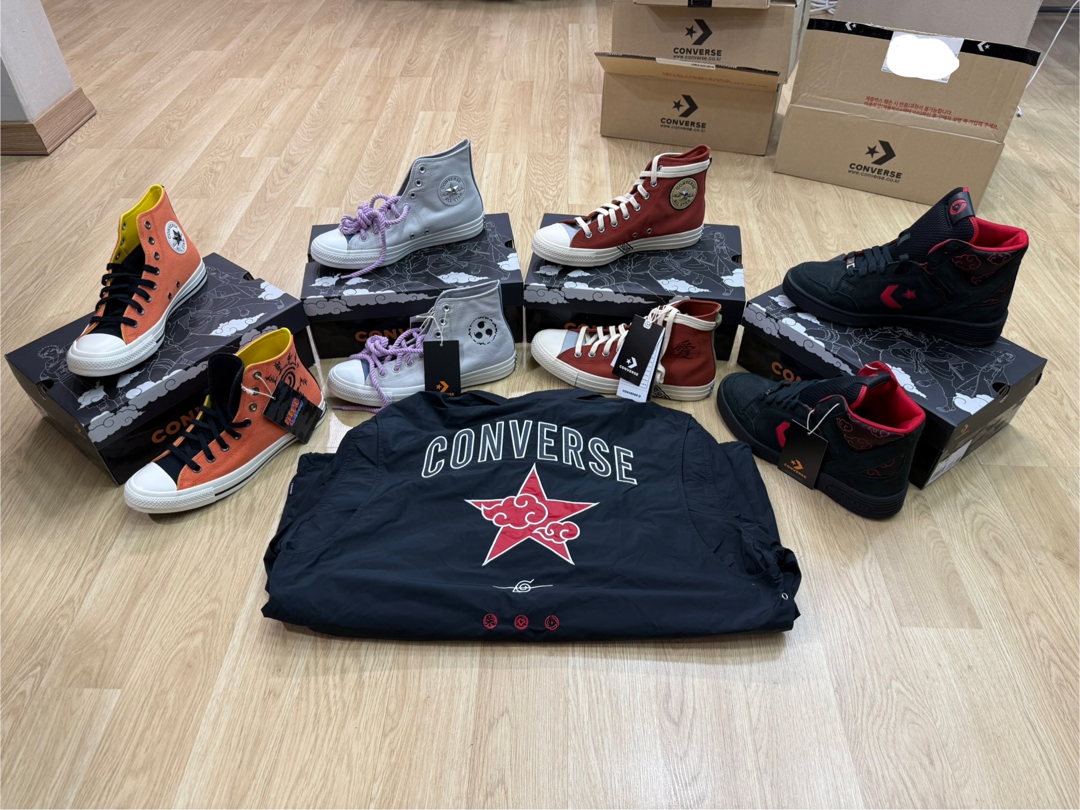 Converse x Naruto Shippuden Chuck Taylor All Star Pale Magma Yellow, Converse x Naruto Chuck Taylor All Star Hi Fossilized Vintage White 착용 스타일