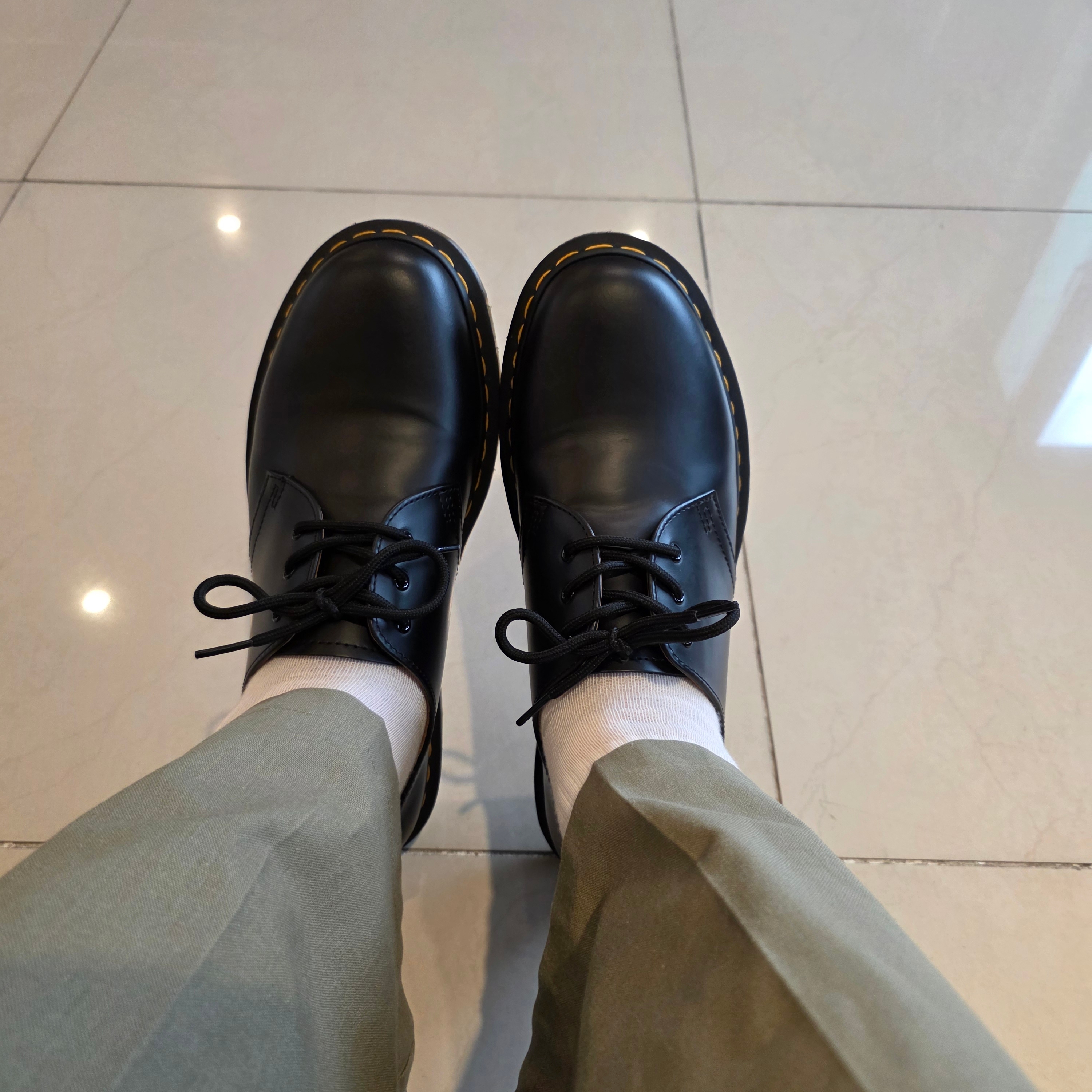 Dr. Martens 1461 Smooth Black 착용 스타일 - 1