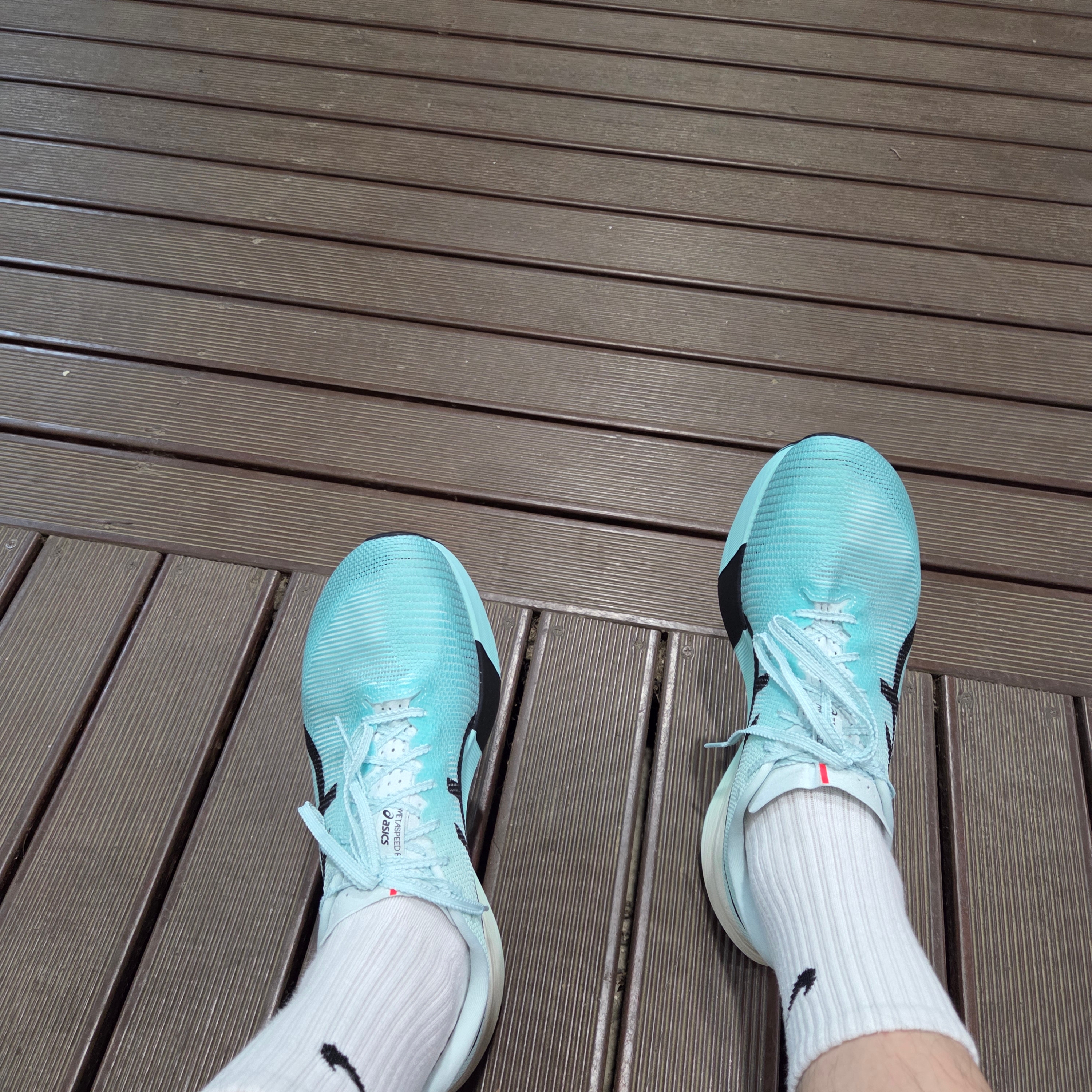 Asics Metaspeed Edge Paris Illuminate Mint Black 착용 스타일