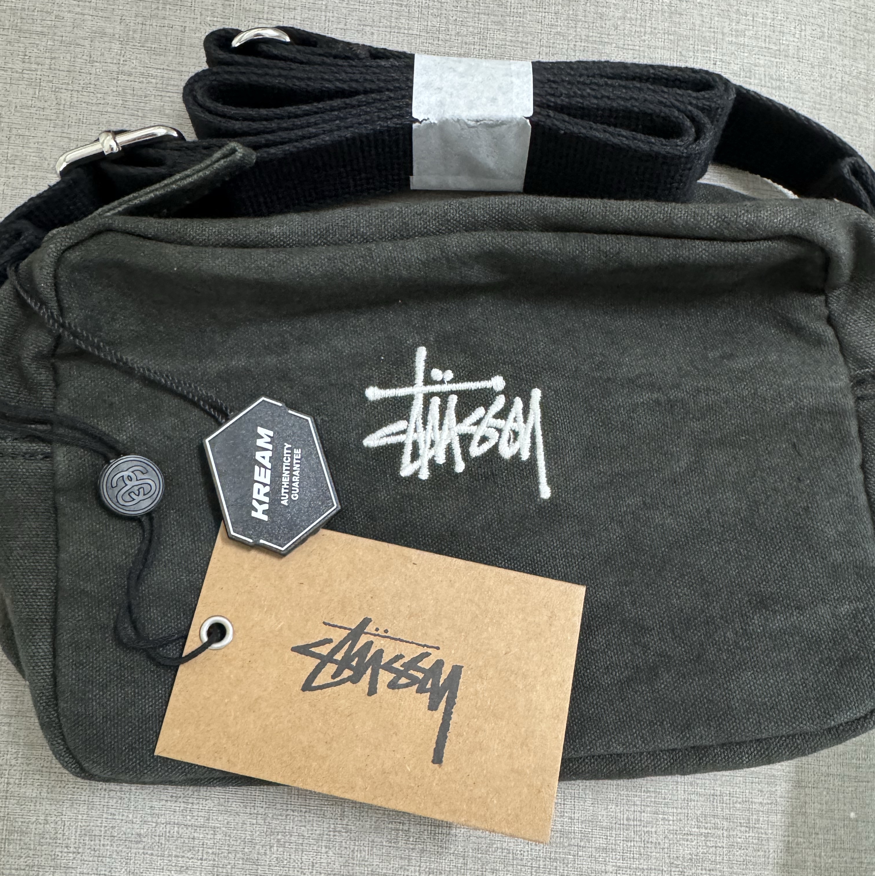 Stussy Canvas Side Pouch Washed Black 착용 스타일