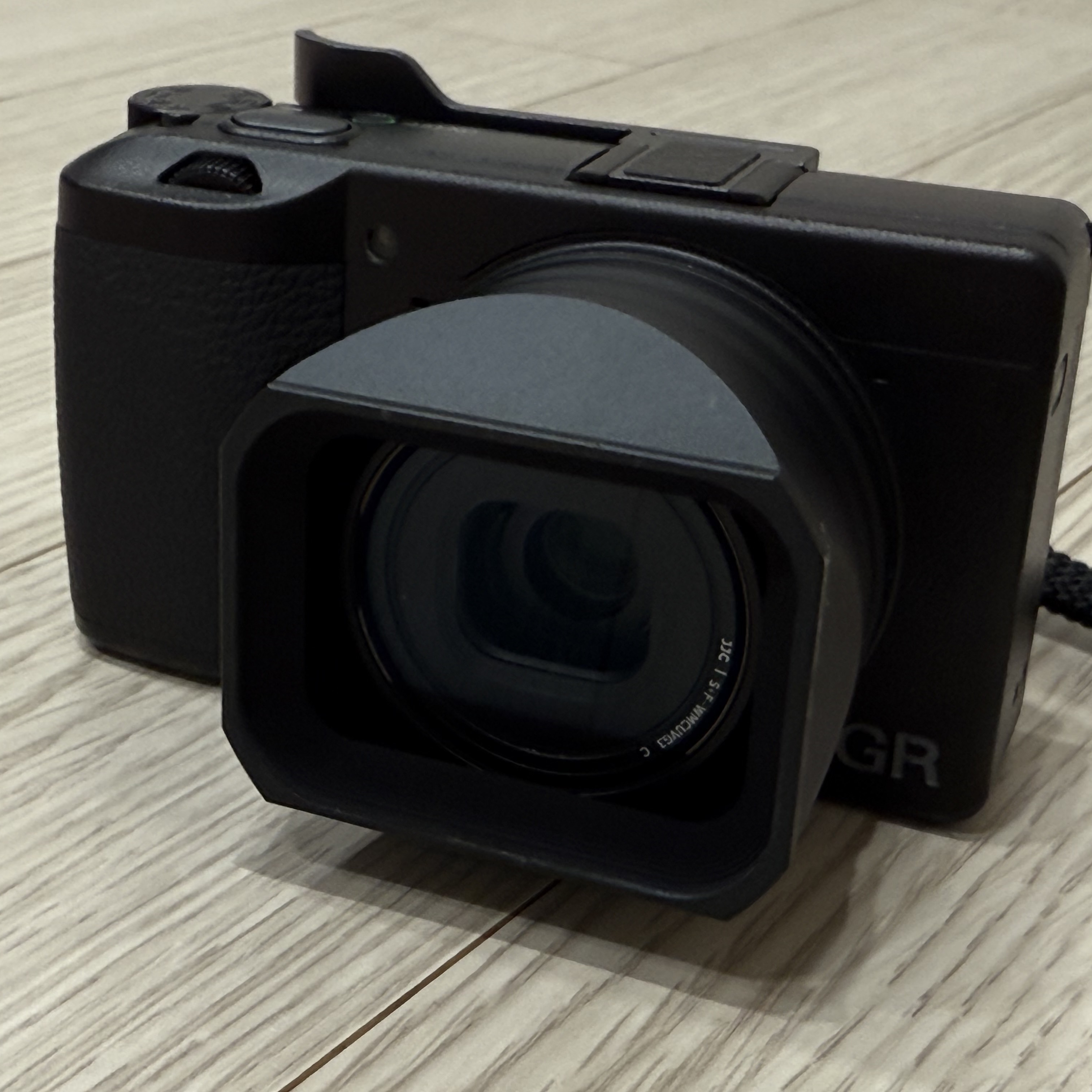 Ricoh GR IIIx HDF Black (Korean Ver.) 착용 스타일 - 1